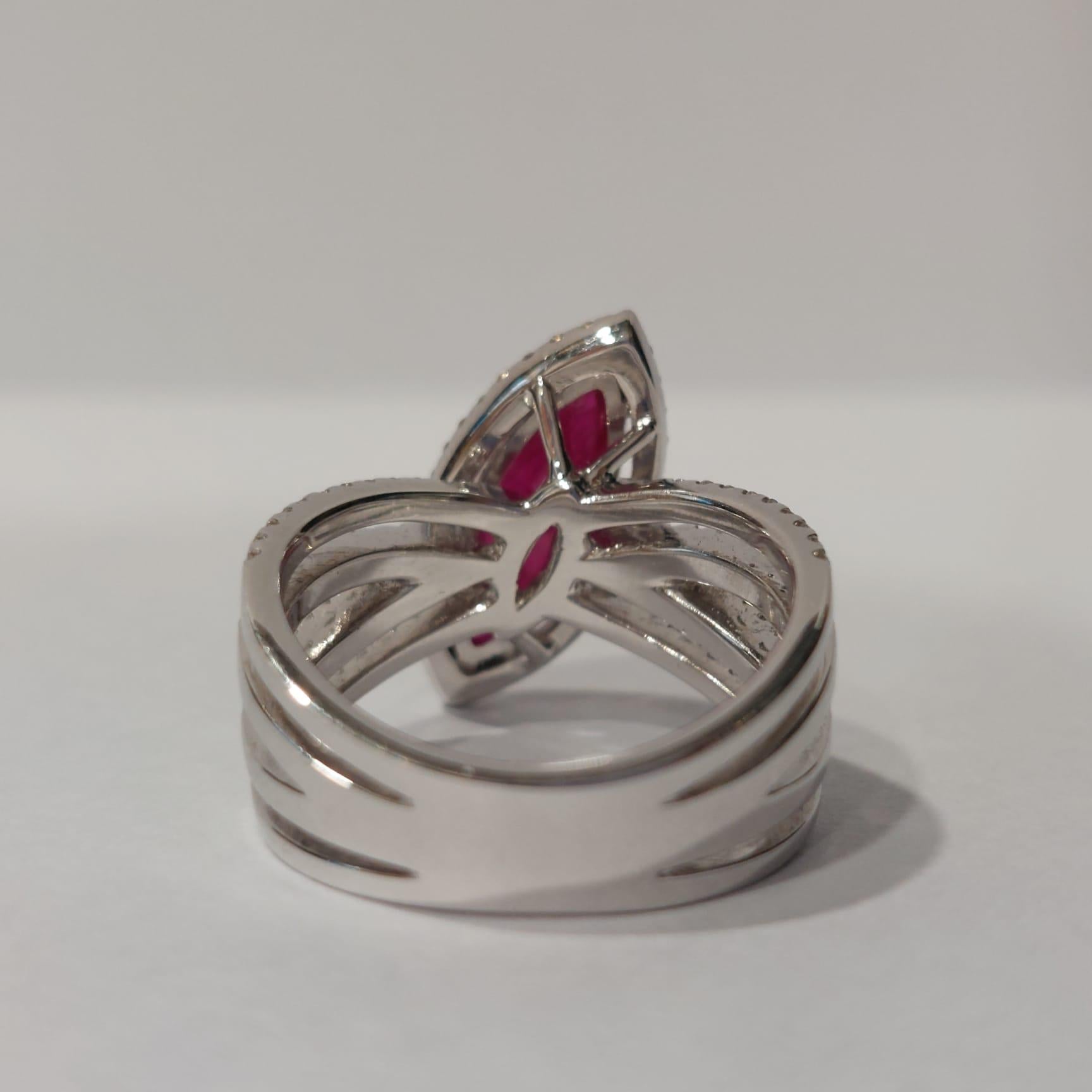 Gilin 18k White Gold Diamond Ring with Ruby In New Condition For Sale In Central, HK