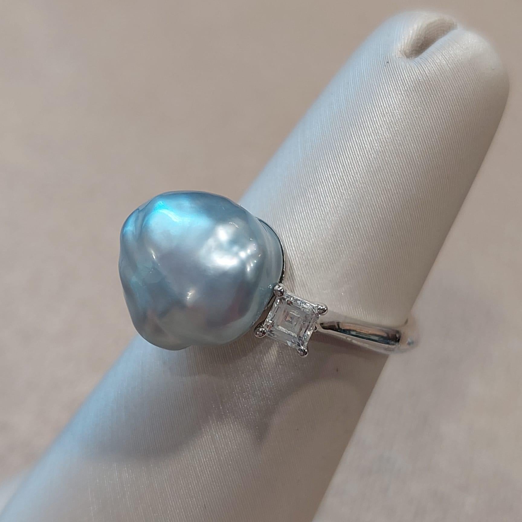 Modern Gilin 18k White Gold Diamond Ring with Silvery Keshi Pearl For Sale