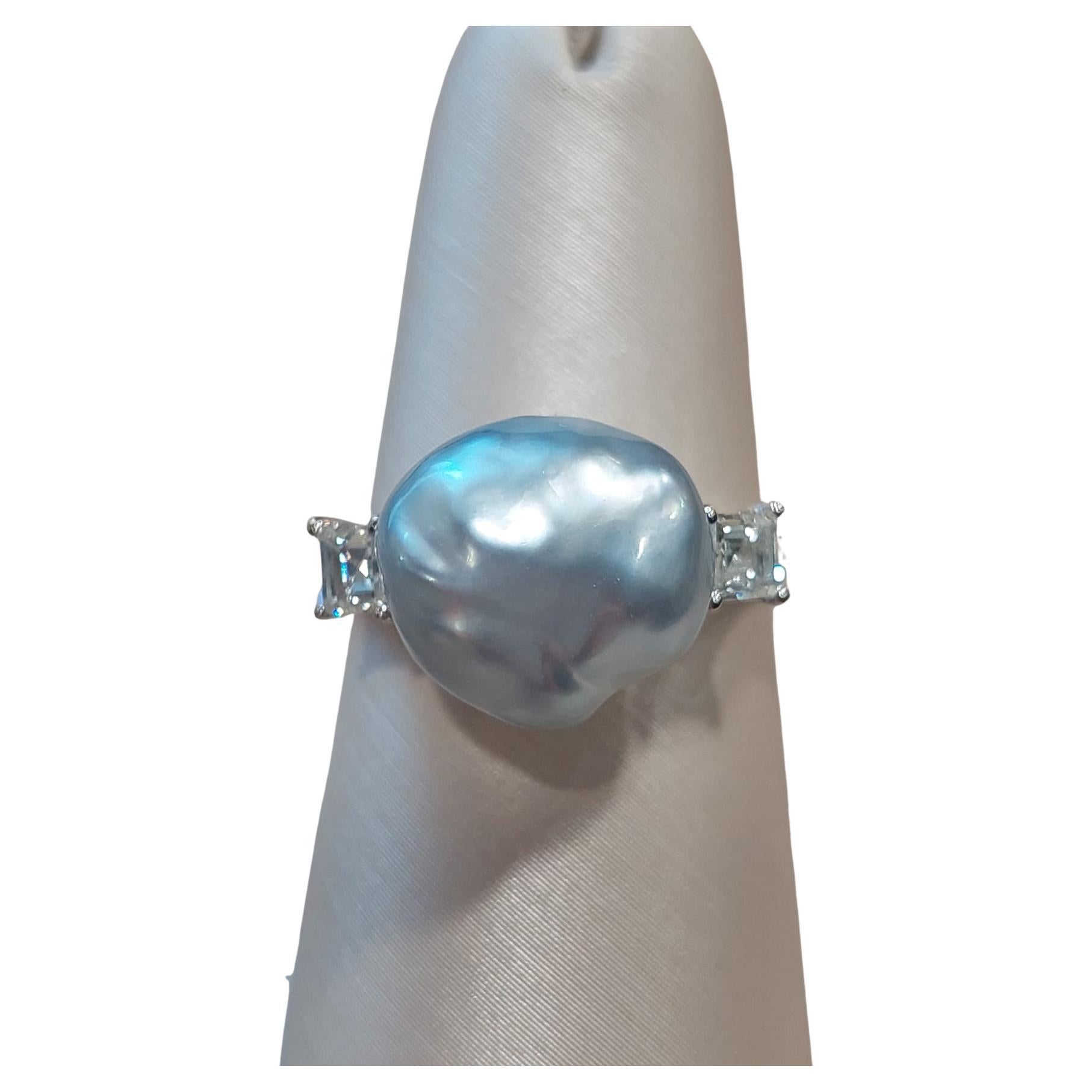 Gilin 18k White Gold Diamond Ring with Silvery Keshi Pearl For Sale