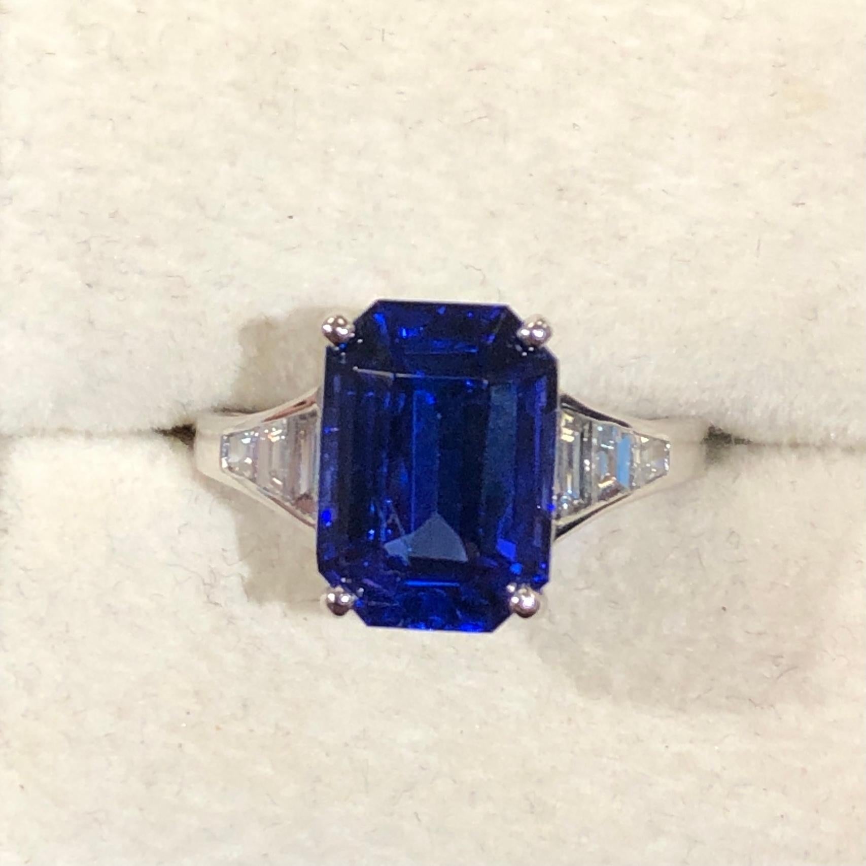 GILIN 18K White Gold Diamond Ring with Tanzanite In New Condition For Sale In Central, HK