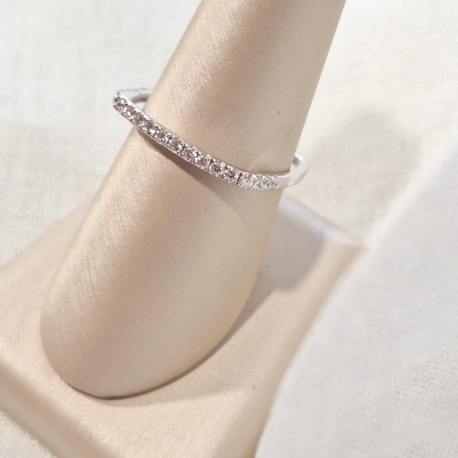 Gilin 18k White Gold Diamond Square Wedding Ring Band In New Condition For Sale In Central, HK