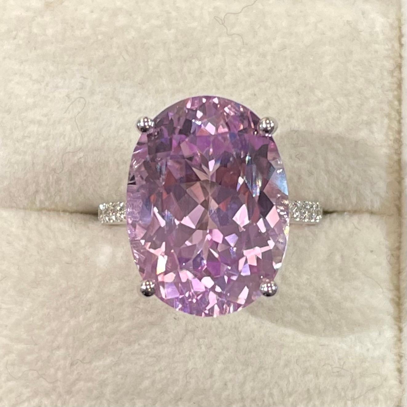 GILIN Bague en or blanc 18 carats avec diamants et kunzite Neuf - En vente à Central, HK