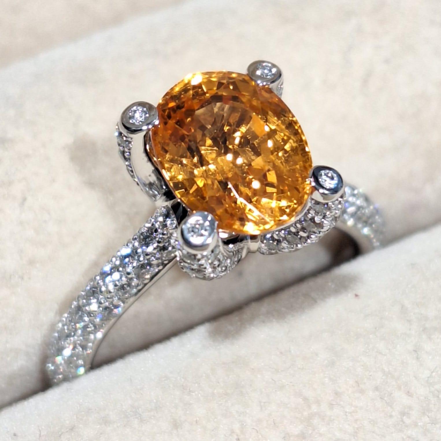 GILIN Ring aus 18 Karat Weißgold mit Granat

Der Granat ist ein Edelstein, der seit Jahrhunderten verwendet wird, um Böses abzuwehren, die Gesundheit zu fördern und die innere Stärke des Trägers zu stärken.

Die Ringfassung mit Granat in der Mitte