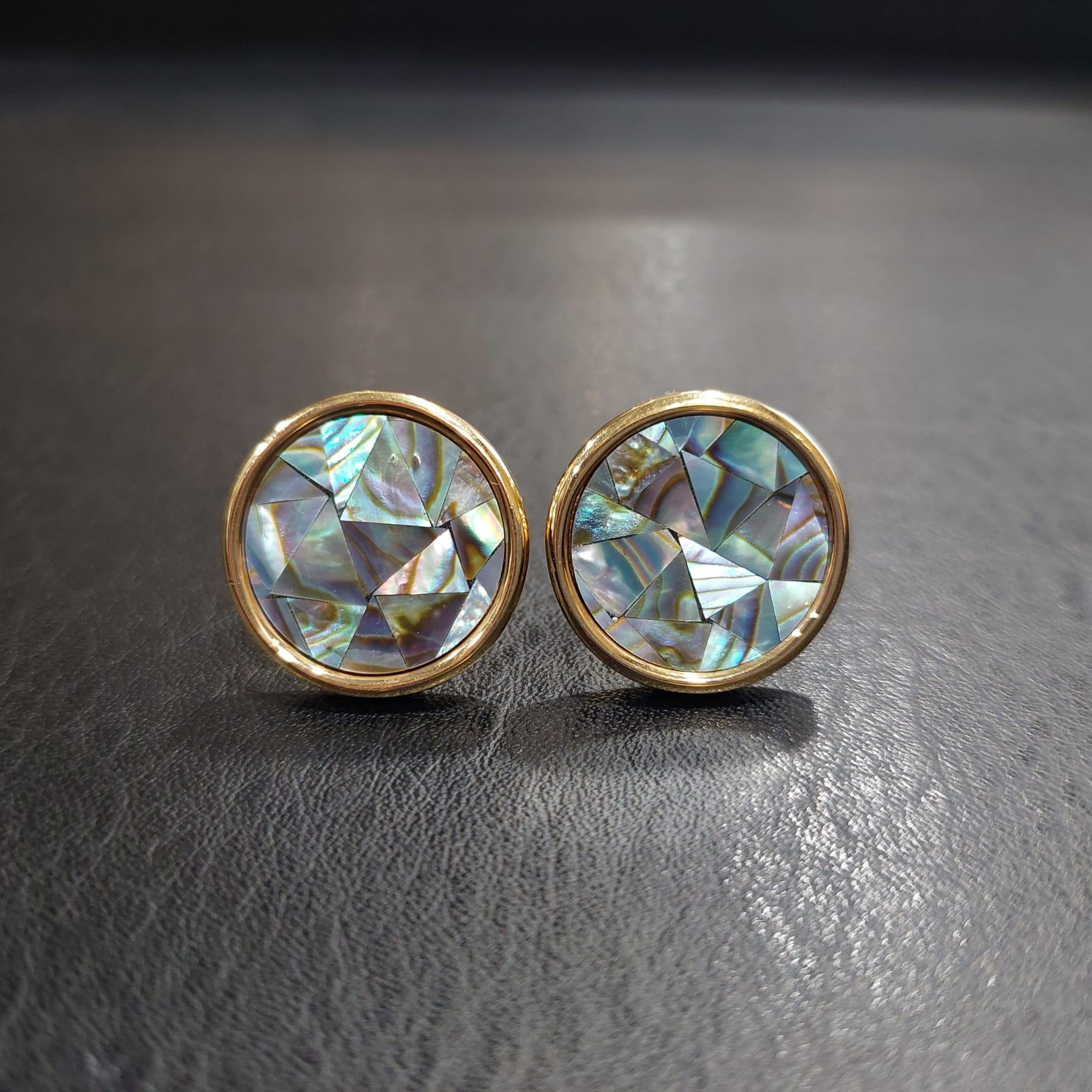 Gilin 18k Yellow Gold Abalone Mosaic Cufflinks In New Condition For Sale In Central, HK