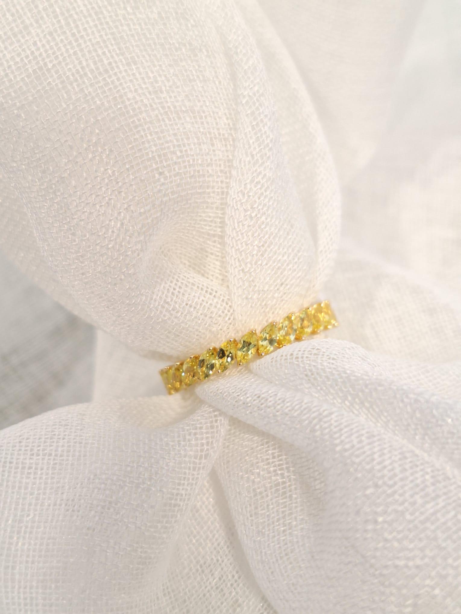 Modern GILIN 18K Yellow Gold Ring with Yellow Sapphire For Sale