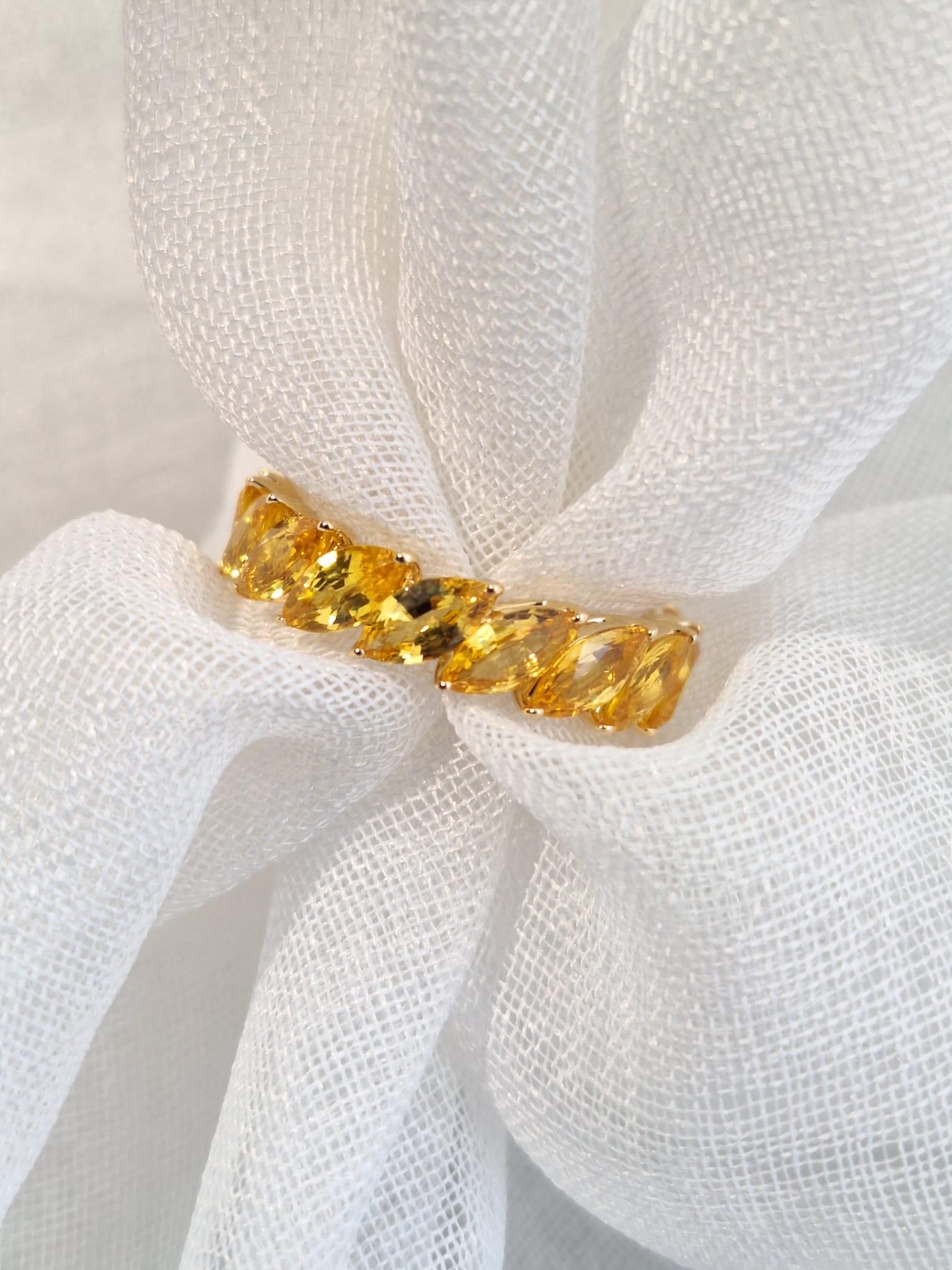 GILIN 18K Yellow Gold Ring with Yellow Sapphire In New Condition For Sale In Central, HK