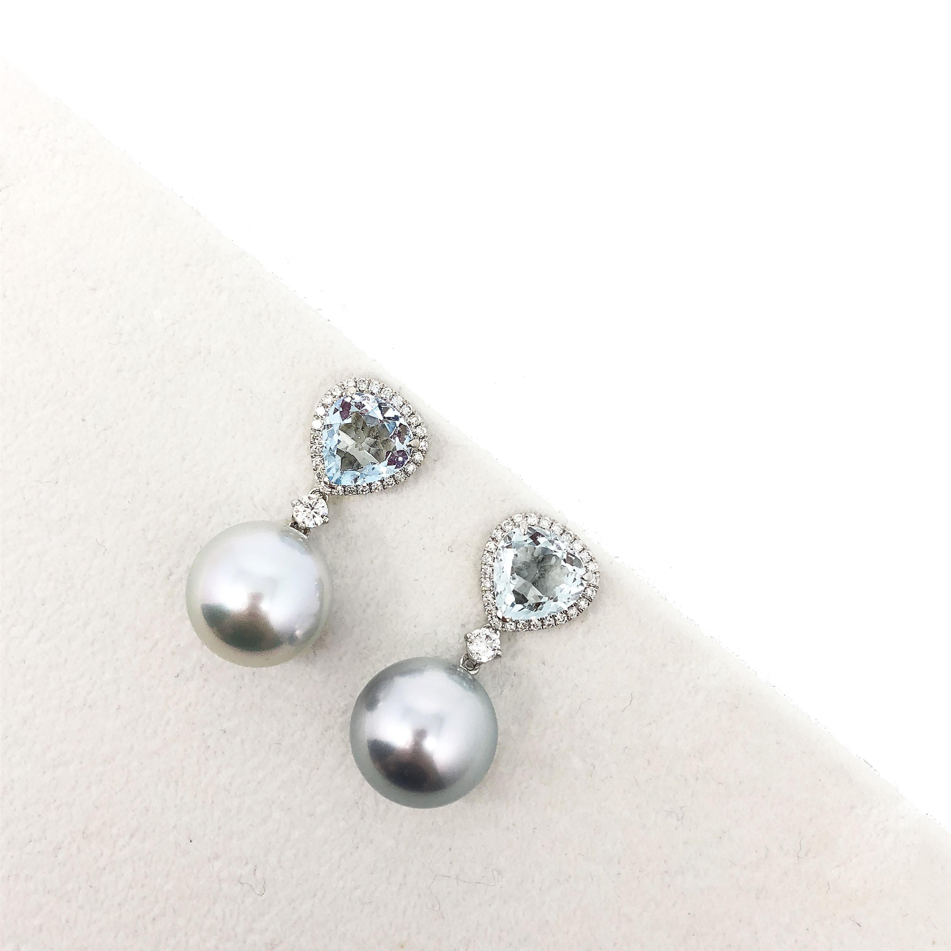 GILIN's Summer Crush! 
Could you imagine Aquamarines and Southsea Pearls can actually match so perfectly? This pair is absolutely an ideal choice to go with your summer maxi dress!

The pair is made in 18K White Gold, setting with 3.97 Carat pear