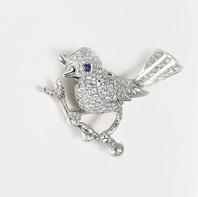 Gilin Bird Brooch with Diamond and Sapphire in 18 Karat White Gold In New Condition In Central, HK