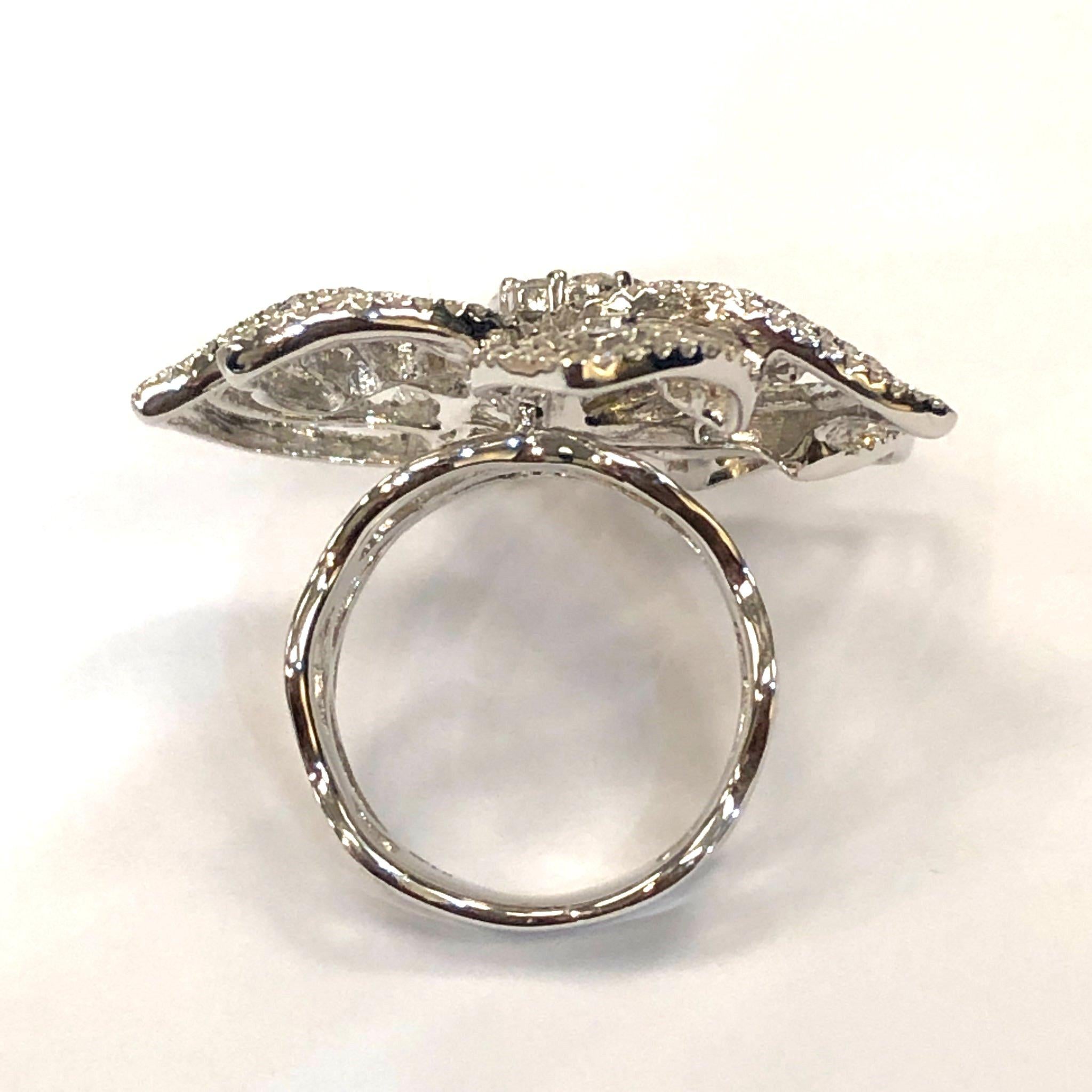 GILIN 18K White Gold Diamond Ring In New Condition For Sale In Central, HK
