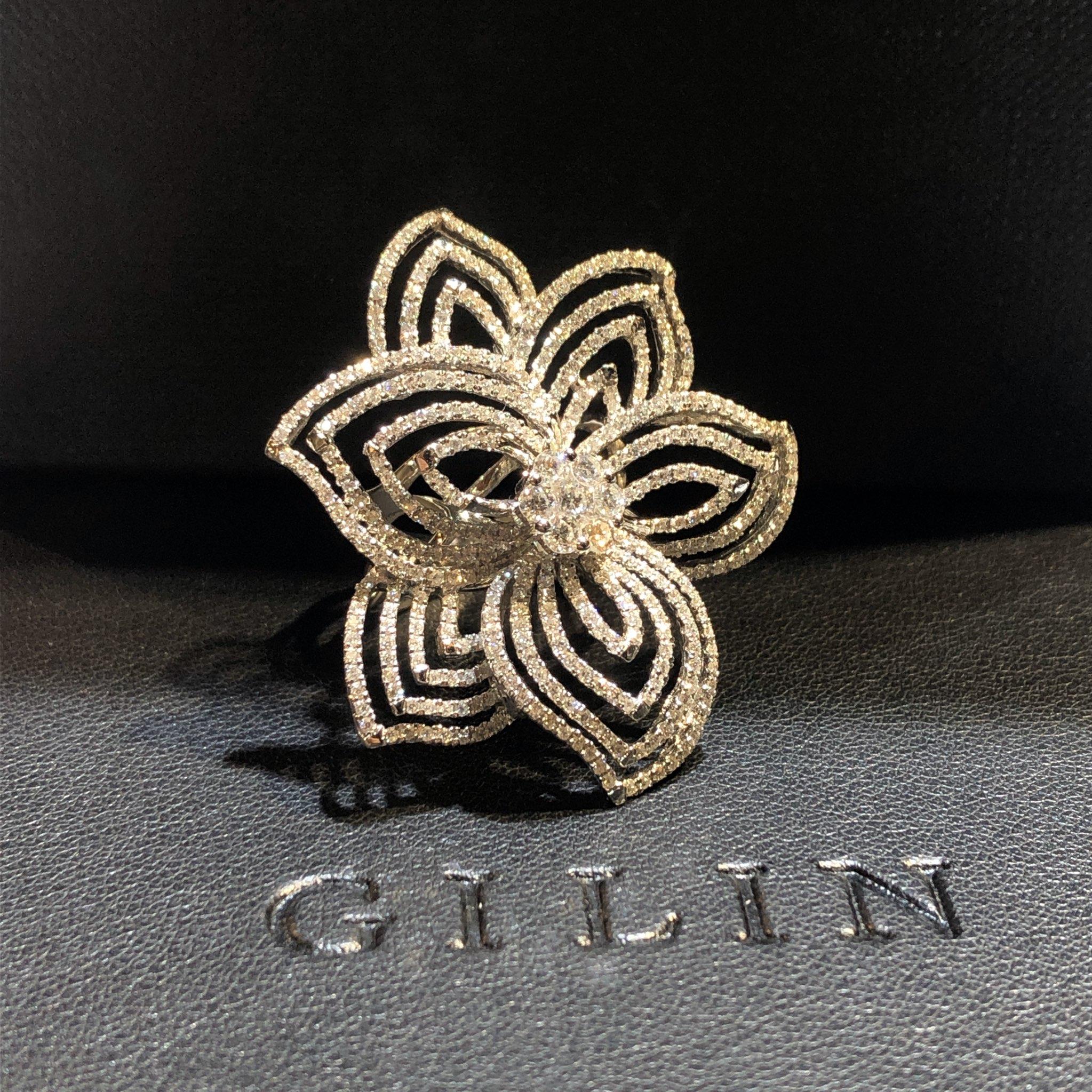 Women's GILIN 18K White Gold Diamond Ring For Sale