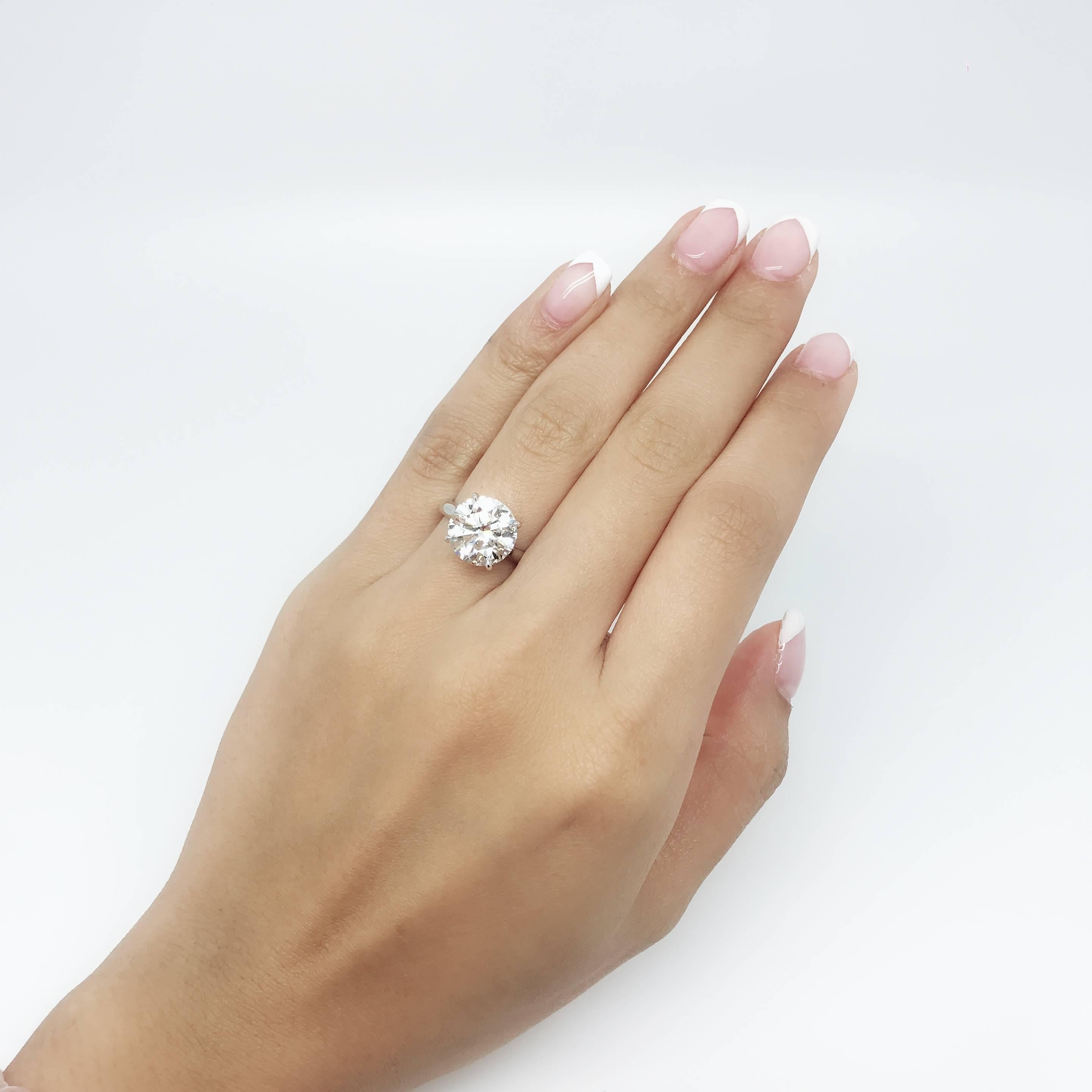 Discover the perfect engagement ring for her. This classic 5.06 carat diamond engagement ring is surely the one of a kind.
Colour: F
Clarity: SI1
Excellent for Cut, Polish and Symmetry
No fluorescence 