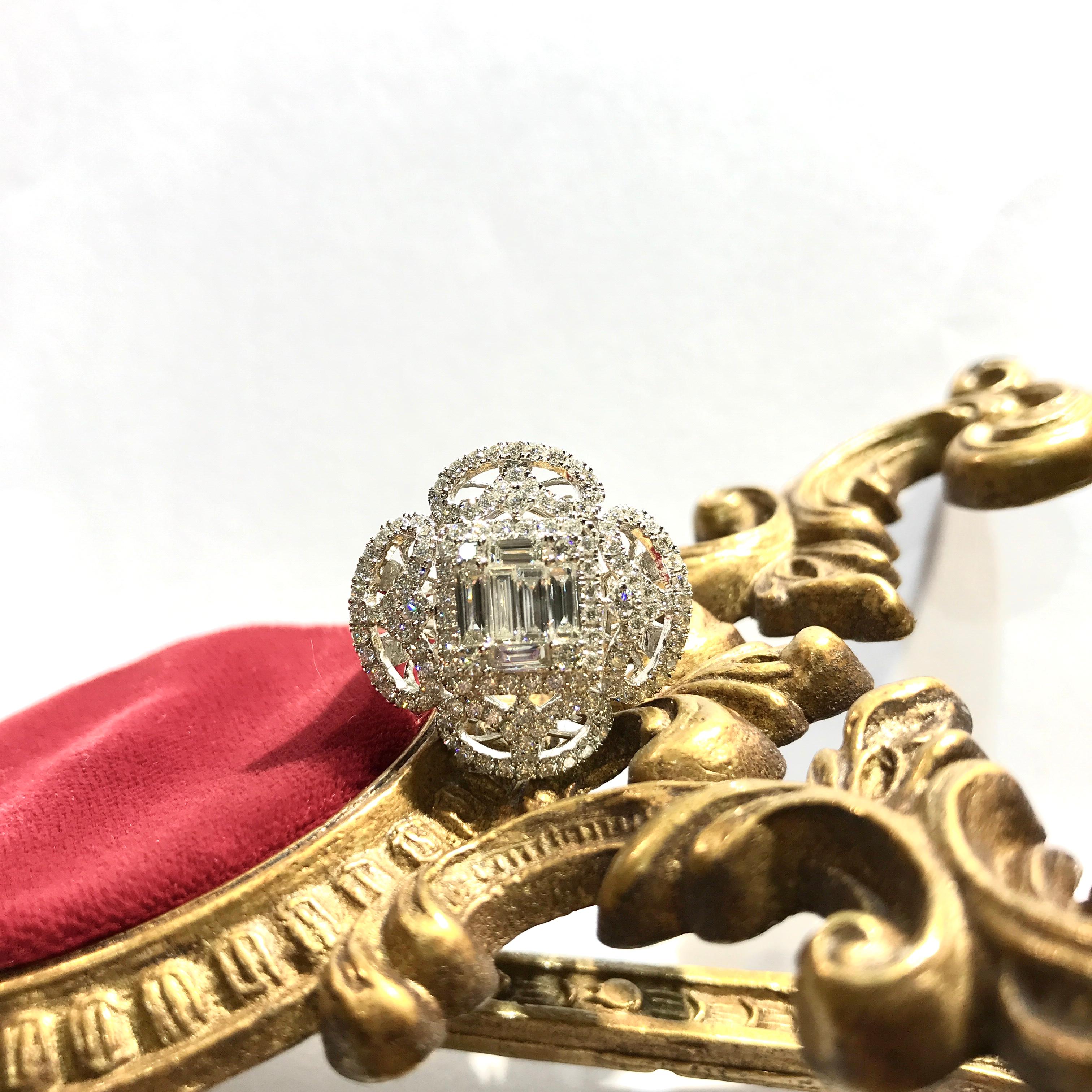 Lili Magic, bague cocktail en or blanc 18 carats avec diamants de 1,92 carat Pour femmes en vente