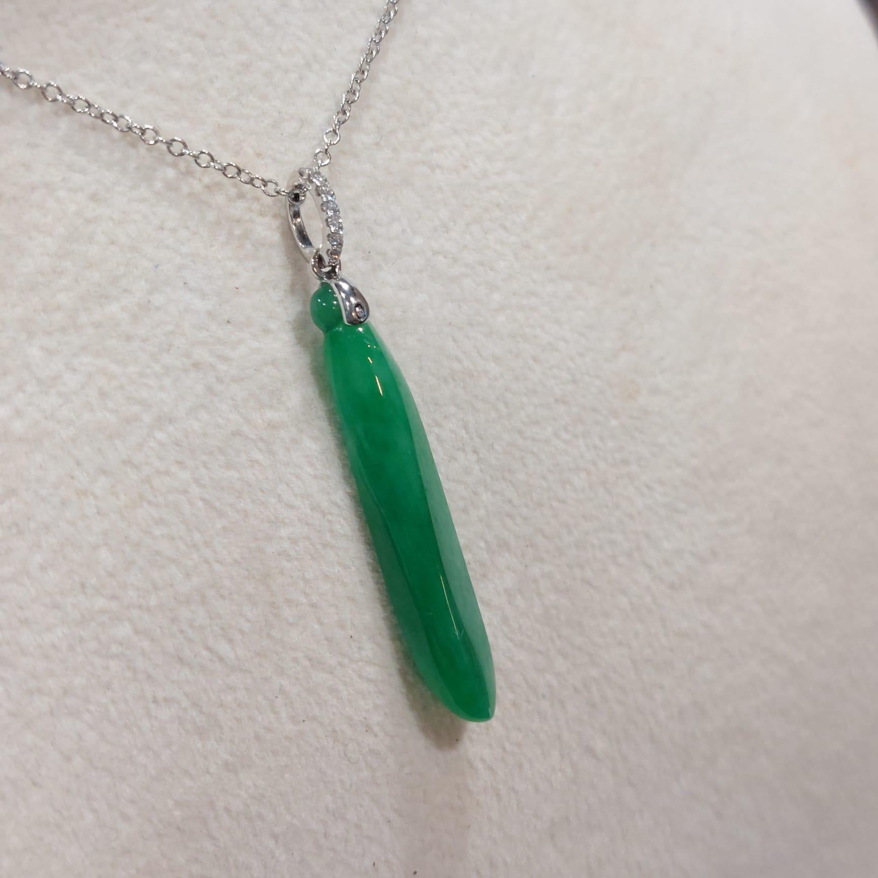 Round Cut GILIN Natural Green Jadeite Jade 'La-jiao' Diamond Pendant For Sale