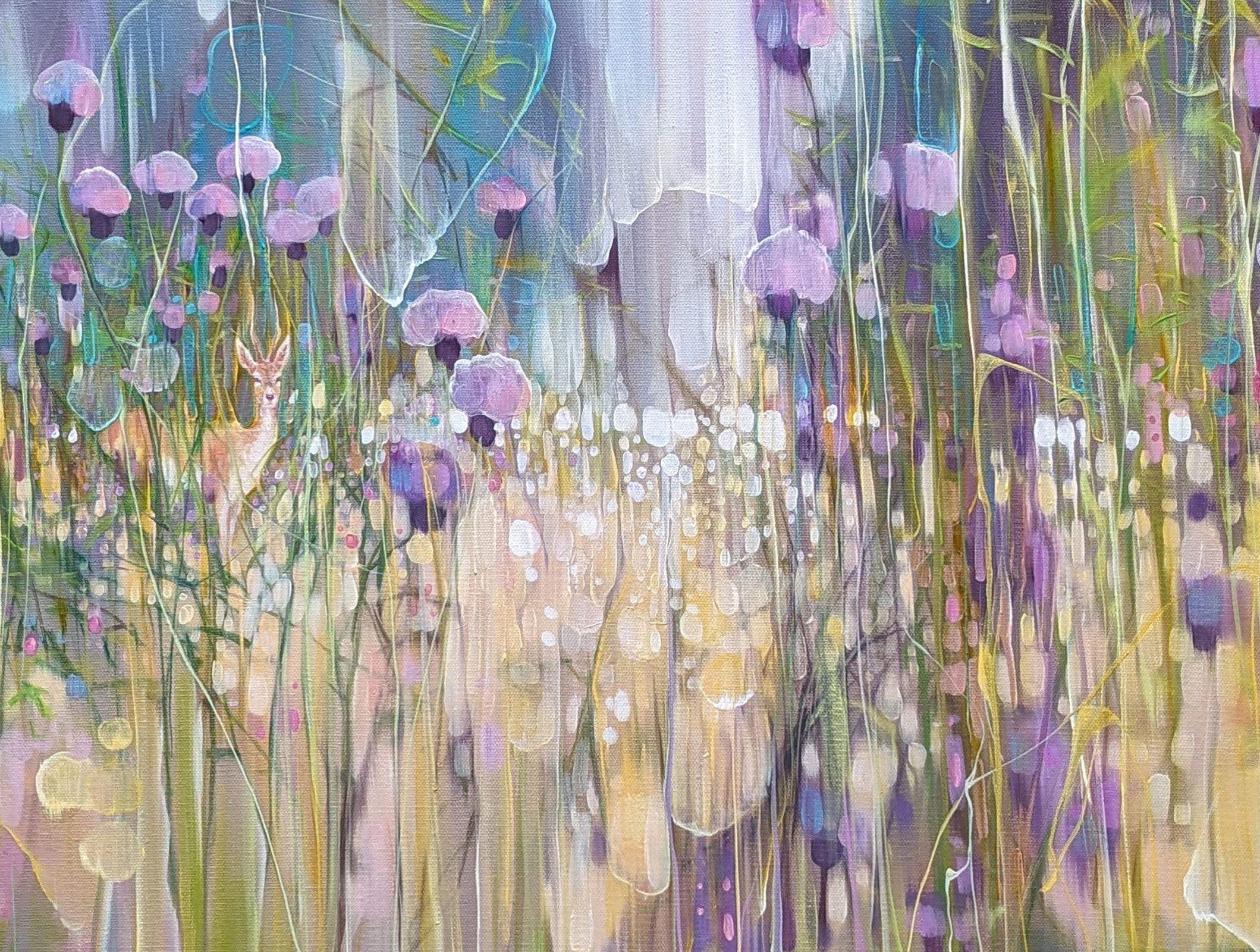 Midsummer Witness est une grande peinture à l'huile carrée, semi-abstraite, de style réalisme magique, représentant une prairie d'été avec un minuscule chevreuil caché parmi les chardons et les fleurs. Il mesure 40x40 pouces. Cette peinture m'a été