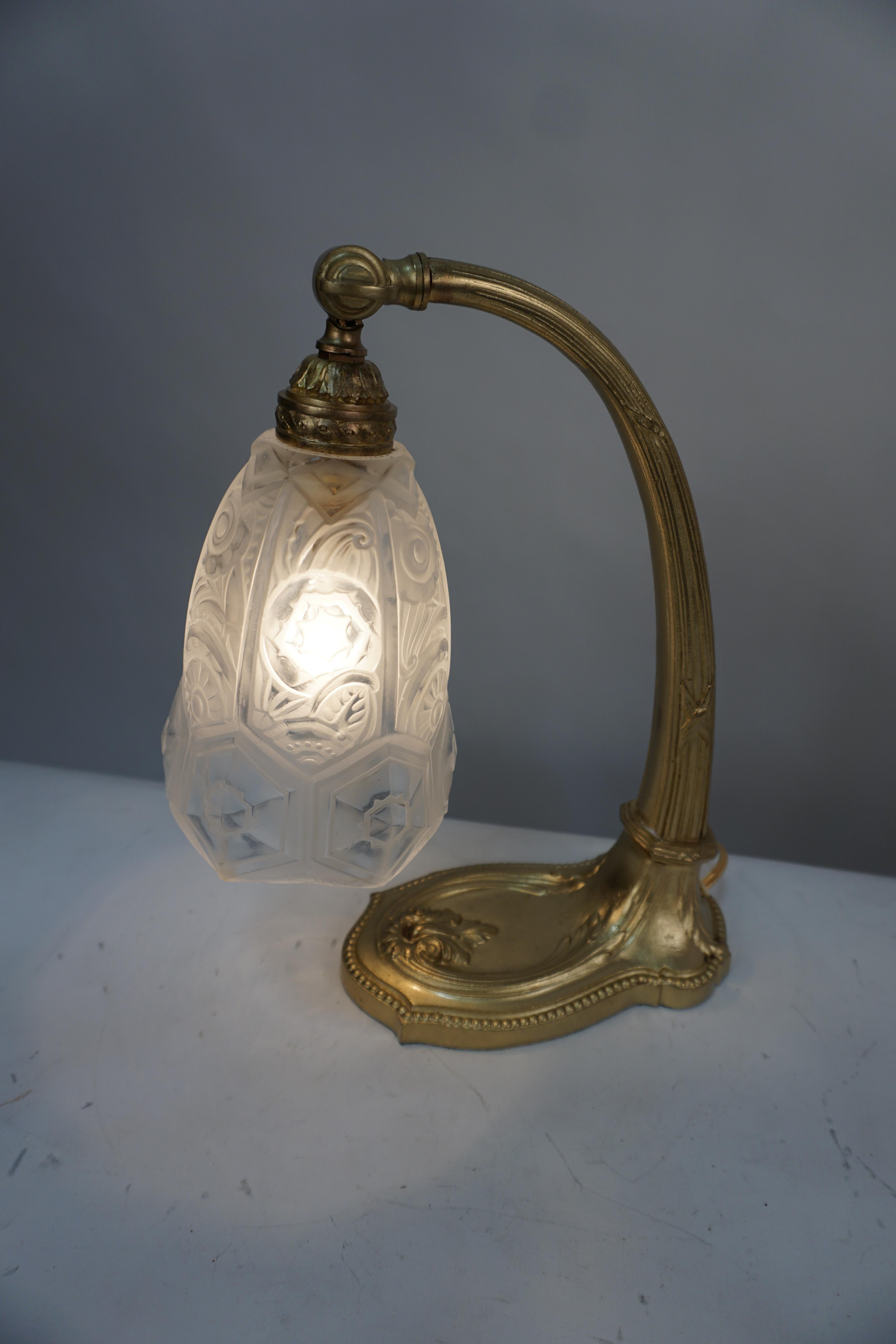 Beautiful art deco bronze lamp with clear frost glass shade by Gilles