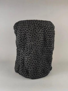 Gilles Caffier (1963) tabouret en céramique, plateau en cuir, signé et daté