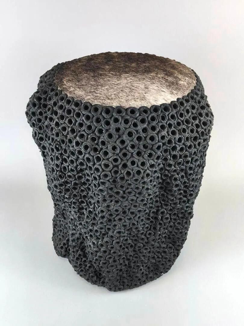 Gilles CAFFIER (1963) ceramic side table, leather top, signed and dated en venta 1
