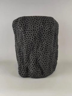 Gilles Caffier (1963) sgabello in ceramica, piano in pelle, firmato e datato