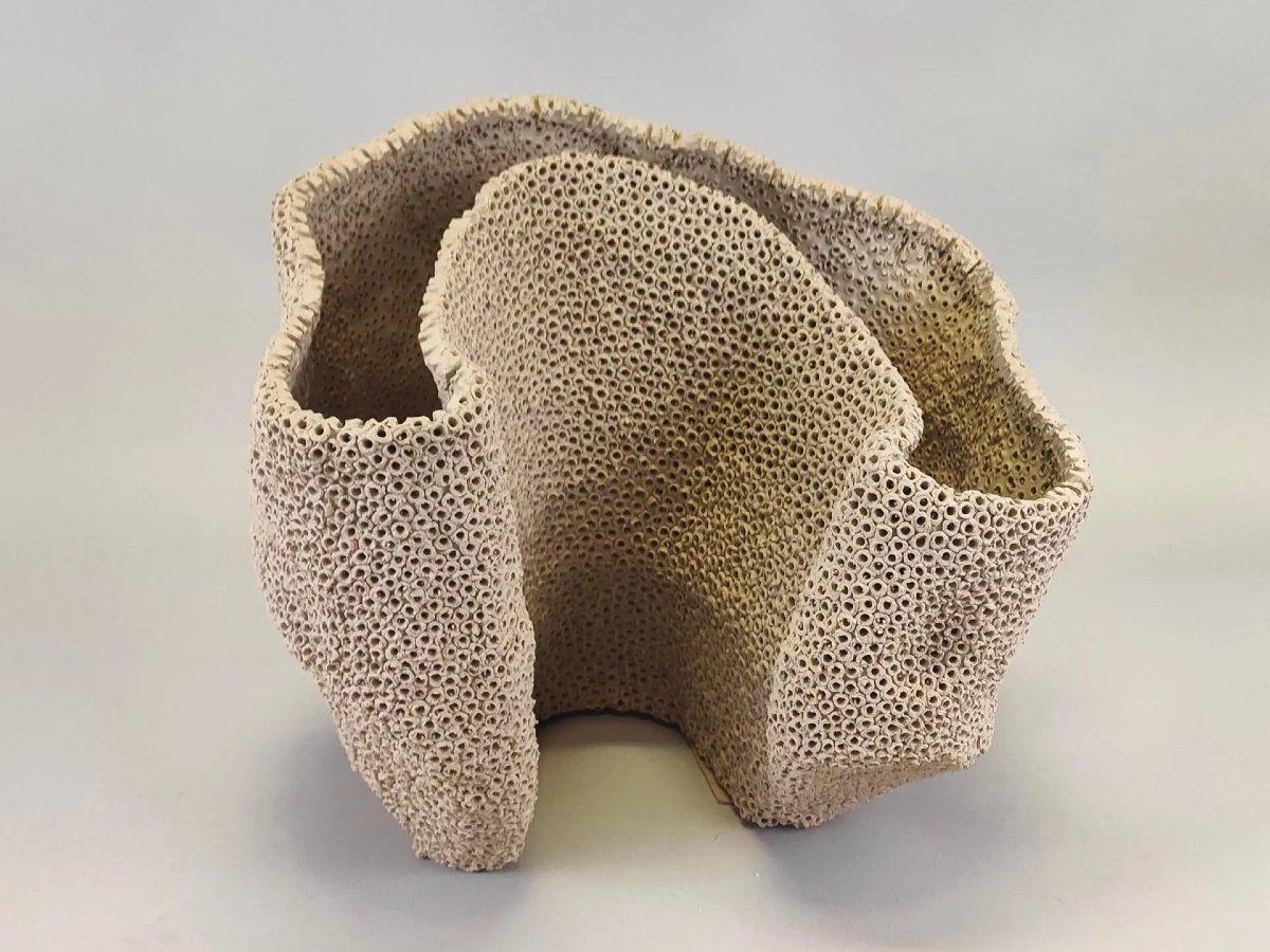 Gilles CAFFIER (1963) hand-pierced, free-form ceramic vase, signed and dated, numbered 3/20
interior glass
dated 2012
handwritten signature

Gilles Caffier is a French designer, born in 1963. He was, among other things, artistic director of the S