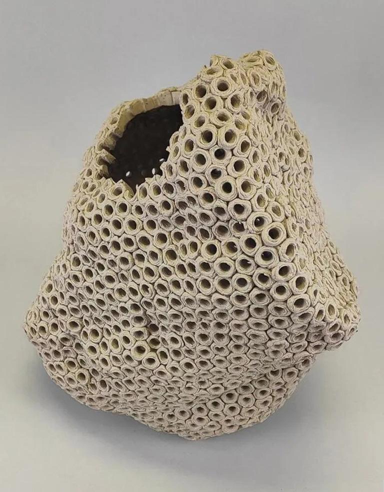 Organico moderno Gilles CAFFIER (1963) vaso in ceramica a forma libera, firmato e datato in vendita