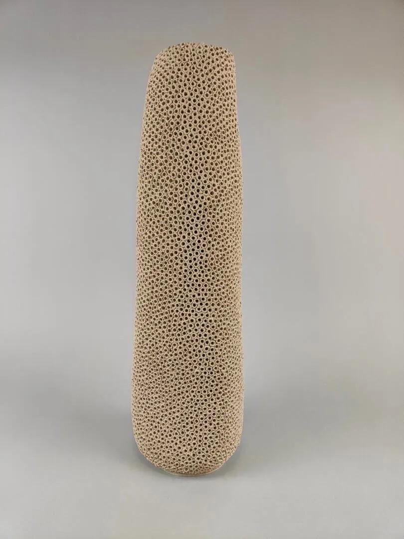 Gilles CAFFIER (1963) large ceramic vase, signed and dated, hand-pierced, gray color, interior glass, dated 2016, numbered 3/120

Gilles Caffier is a French designer, born in 1963. He was, among other things, artistic director of the S Mode fashion