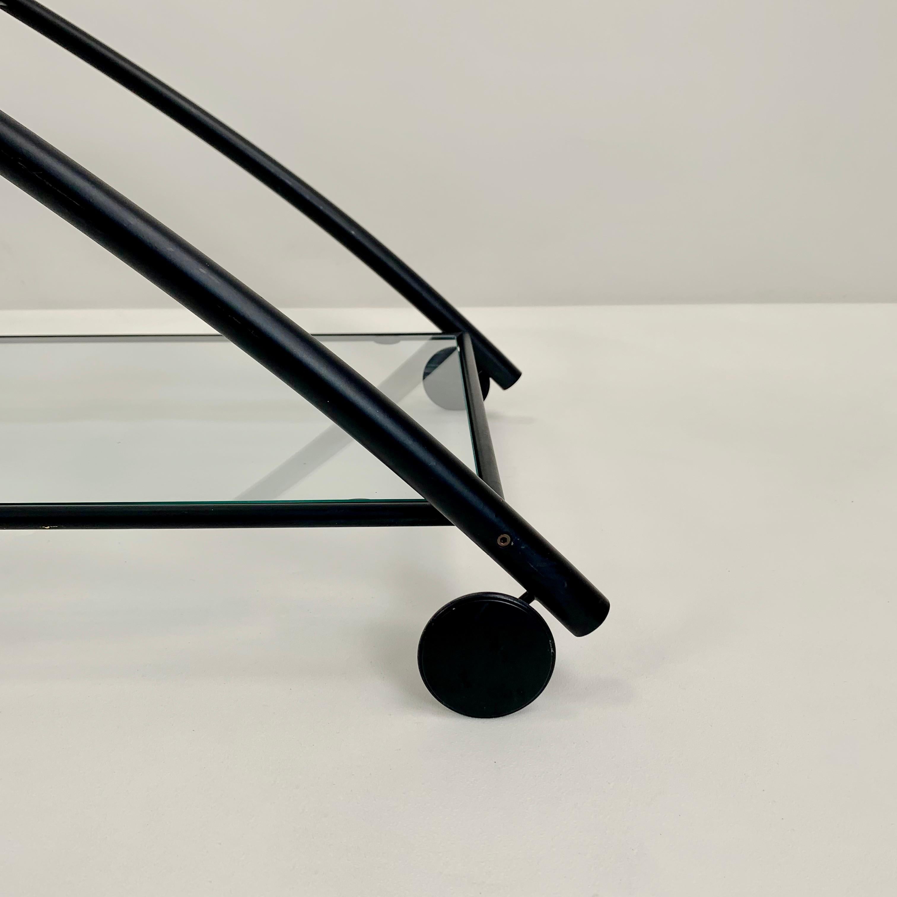 Gilles Derain Trolley aus schwarzem Metall und Glas für Lumen um 1980, Frankreich . (Ende des 20. Jahrhunderts) im Angebot