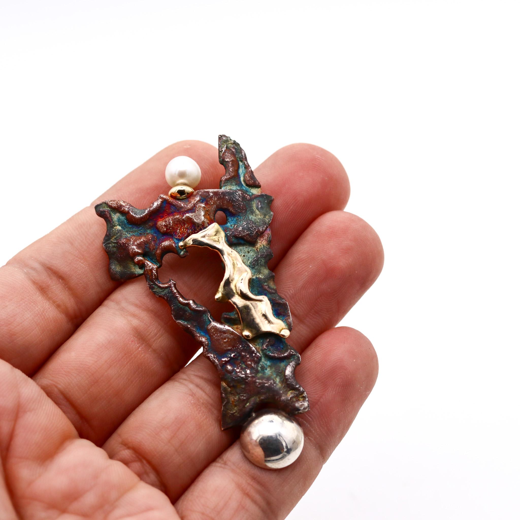 Gilles Maurel Organic Brooch In Oxidized Copper And 18kt Gold With One Pearl In Excellent Condition For Sale In Miami, FL