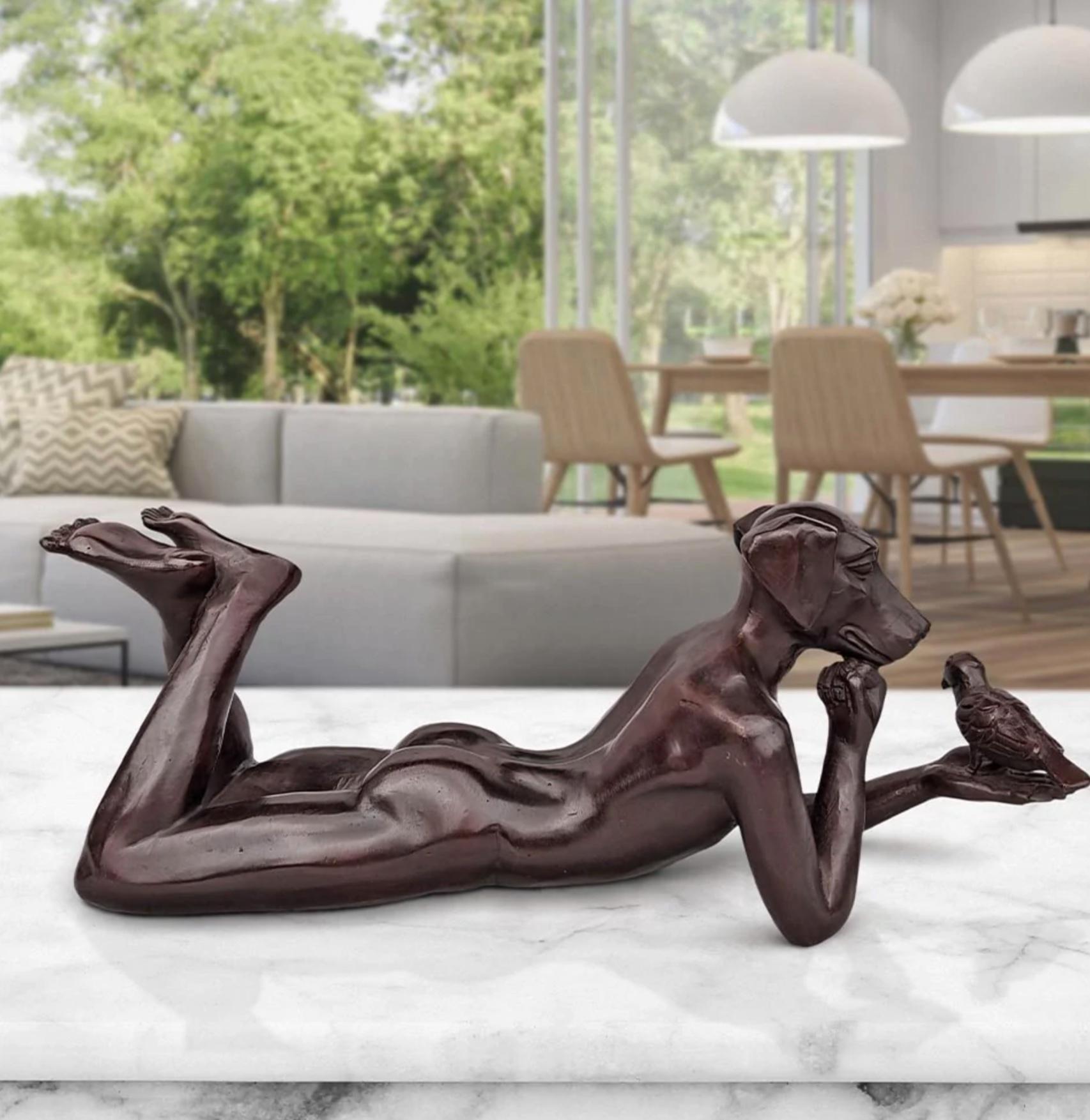 Escultura auténtica de bronce Dogman Thought a Bird In The Hand de Gillie y Marc en venta 1