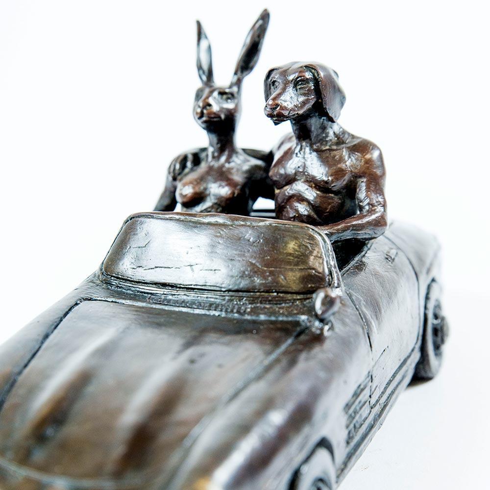 Bronze-Skulptur - Kunst - Gillie und Marc - Dogman & Rabbitwoman - Auto- 2019 (Zeitgenössisch), Sculpture, von Gillie and Marc Schattner