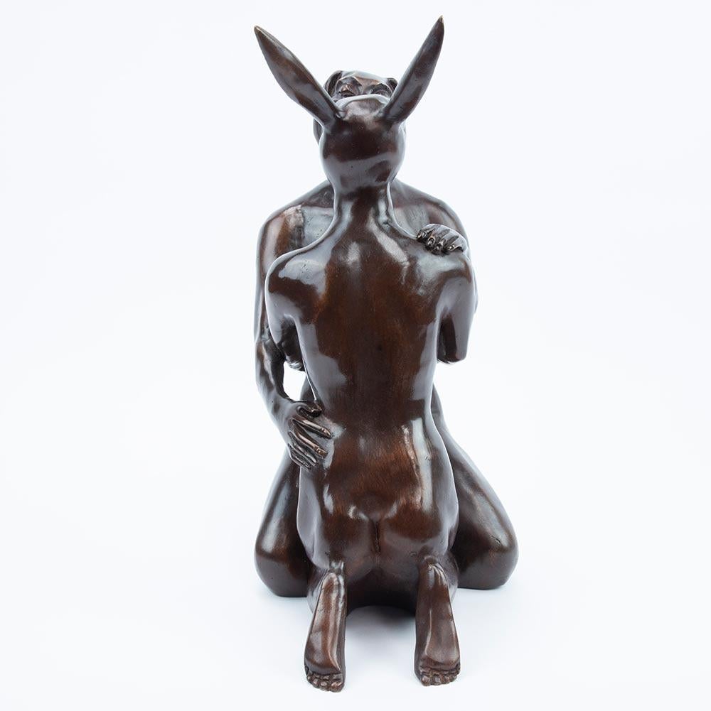 Scultura animale in bronzo - Edizione limitata - Amore - Coniglio - Cane - Bacio - Abbraccio in vendita 2