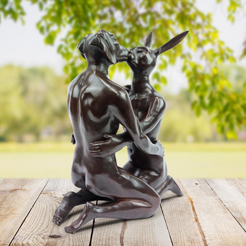 Scultura animale in bronzo - Edizione limitata - Amore - Coniglio - Cane - Bacio - Abbraccio in vendita 3