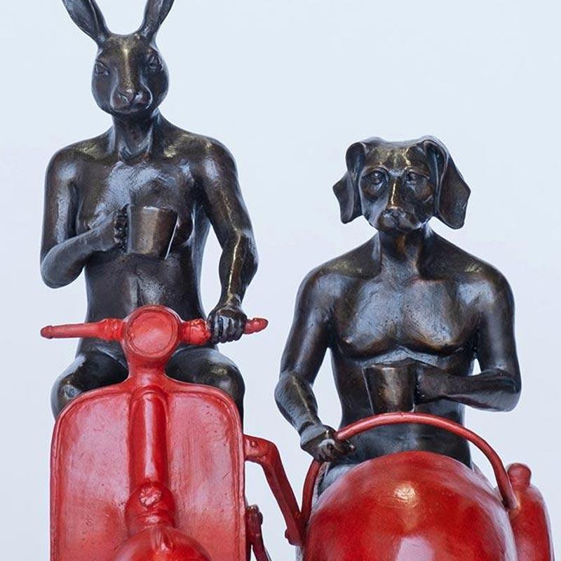 Bronze-Skulptur – limitierte Auflage – Vespa Travel Adventure Art – rote Patina (Gold), Figurative Sculpture, von Gillie and Marc Schattner