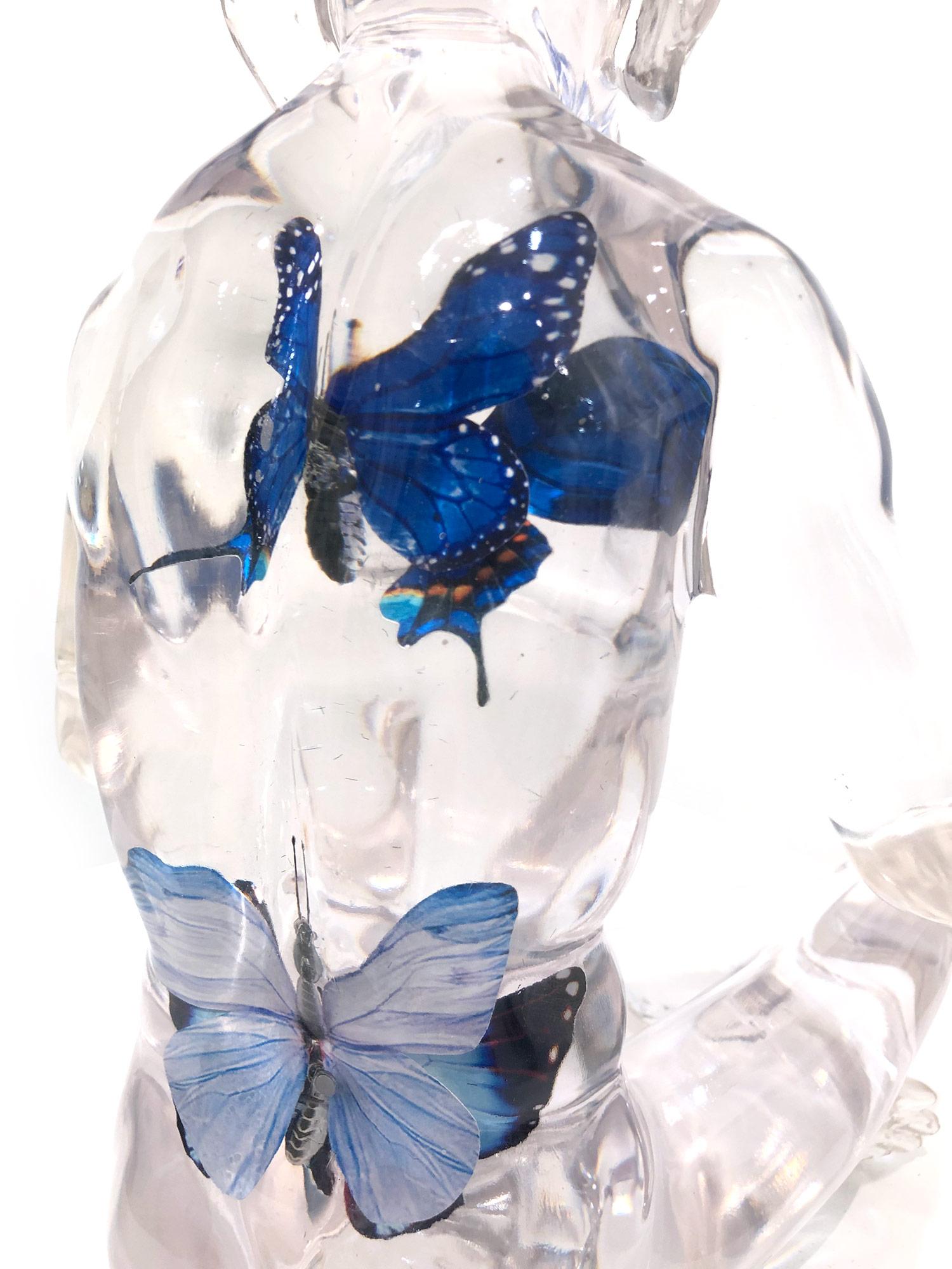 Abstrakte Hundefigur aus Harz mit Schmetterling blauer Hundefigur im Angebot 12