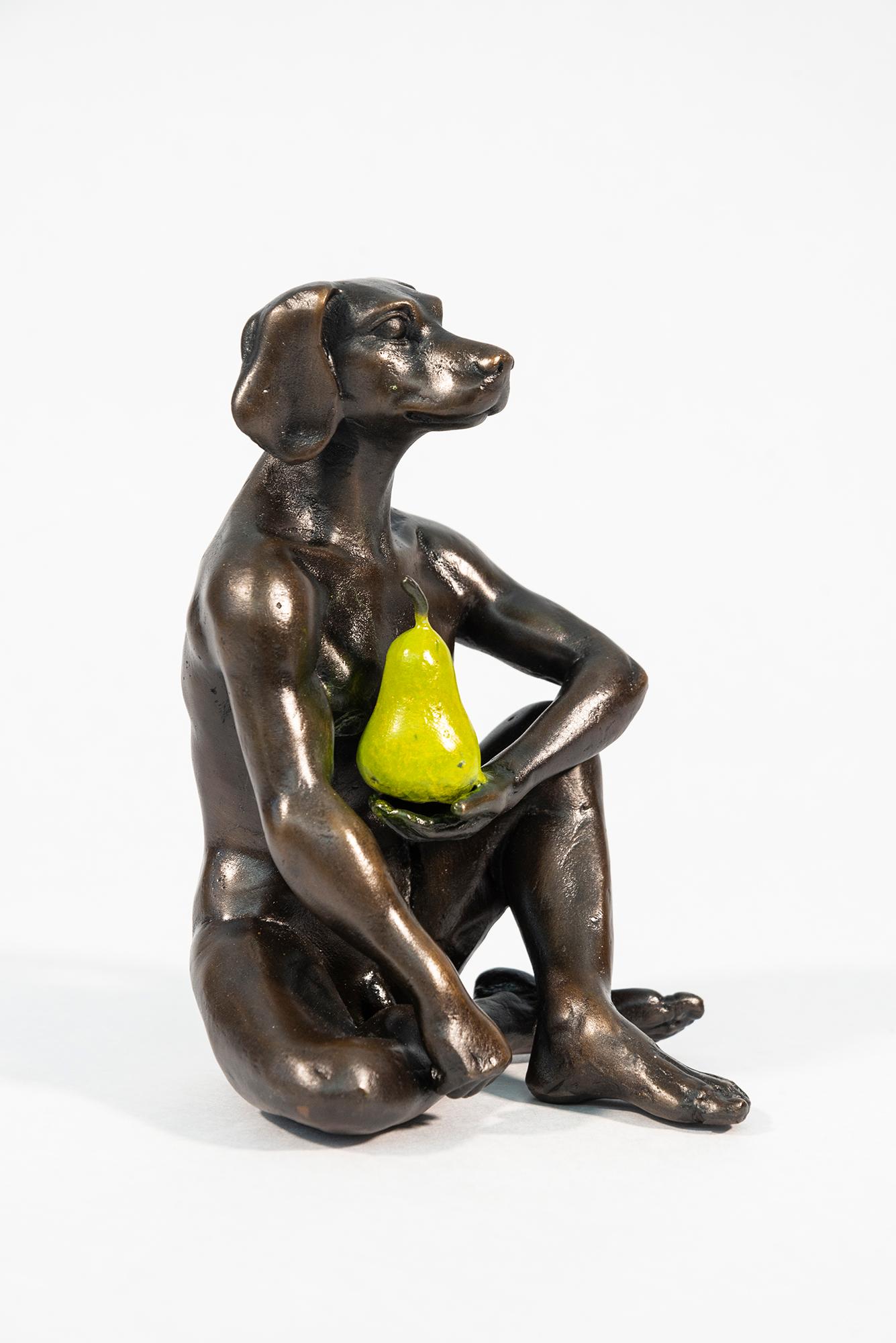 Al hombre perro le creció una pera 21/25 - escultura figurativa, contemporánea, de bronce - Sculpture Contemporáneo de Gillie and Marc Schattner