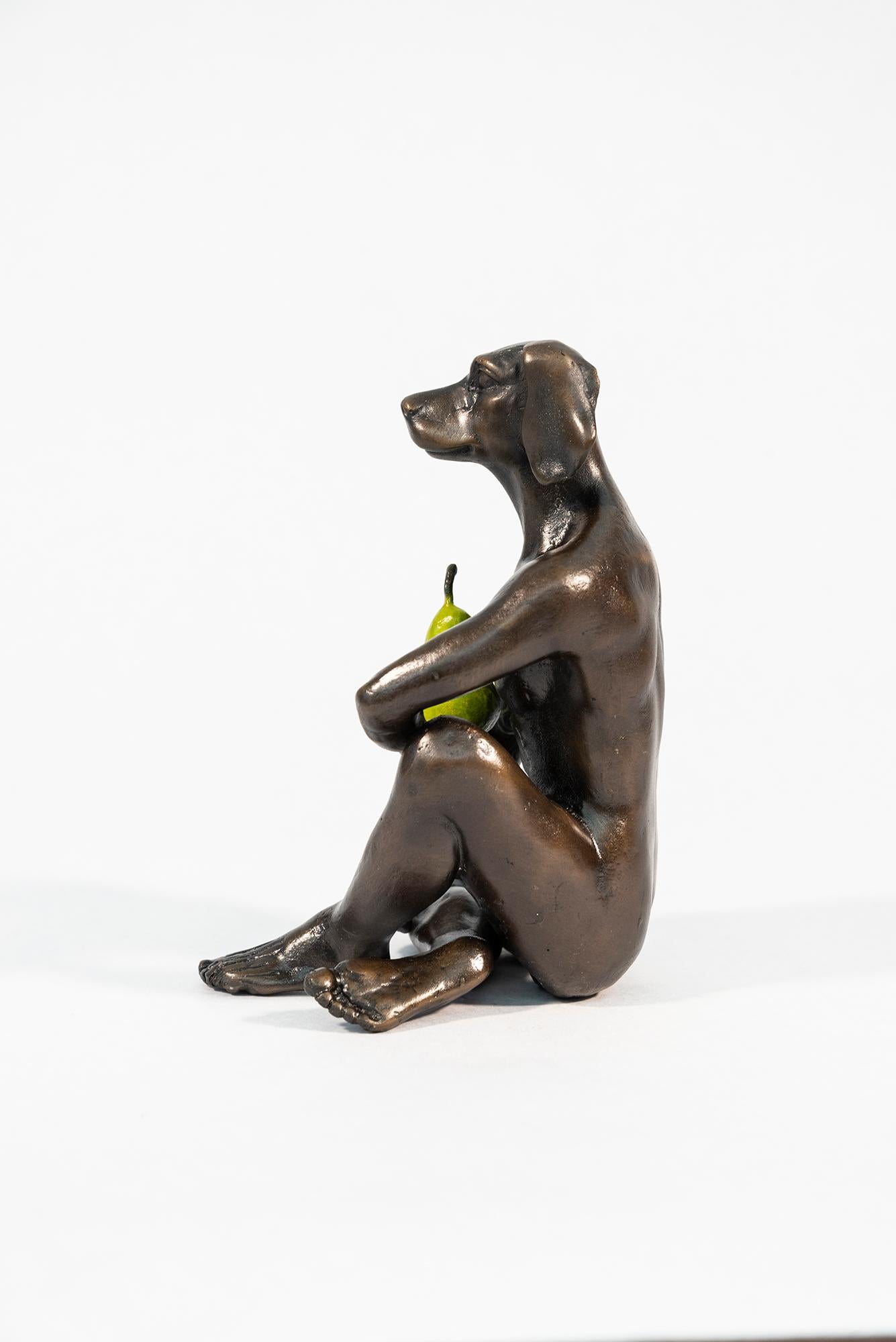 Al hombre perro le creció una pera 21/25 - escultura figurativa, contemporánea, de bronce en venta 1