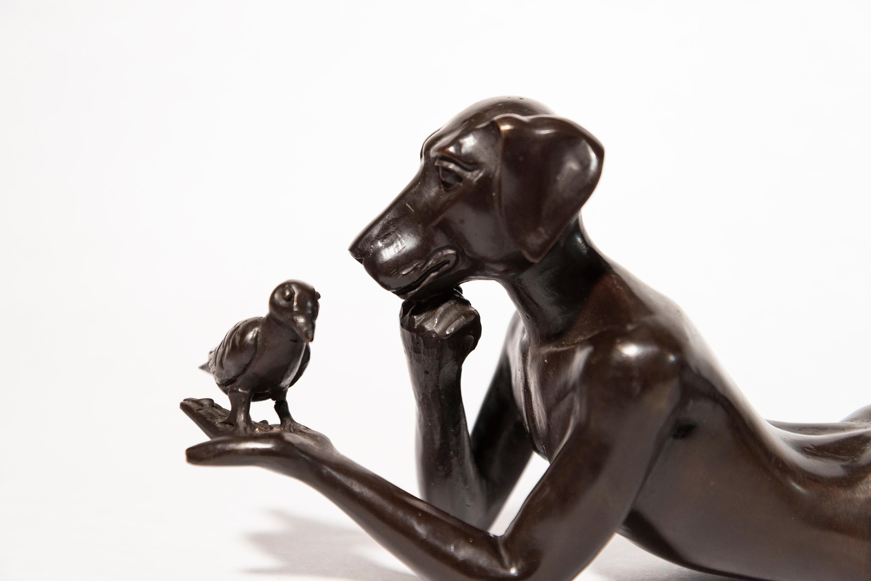Dogman pensava che un uccello in mano fosse sempre meglio 20/50 - scultura in bronzo - Sculpture di Gillie and Marc Schattner