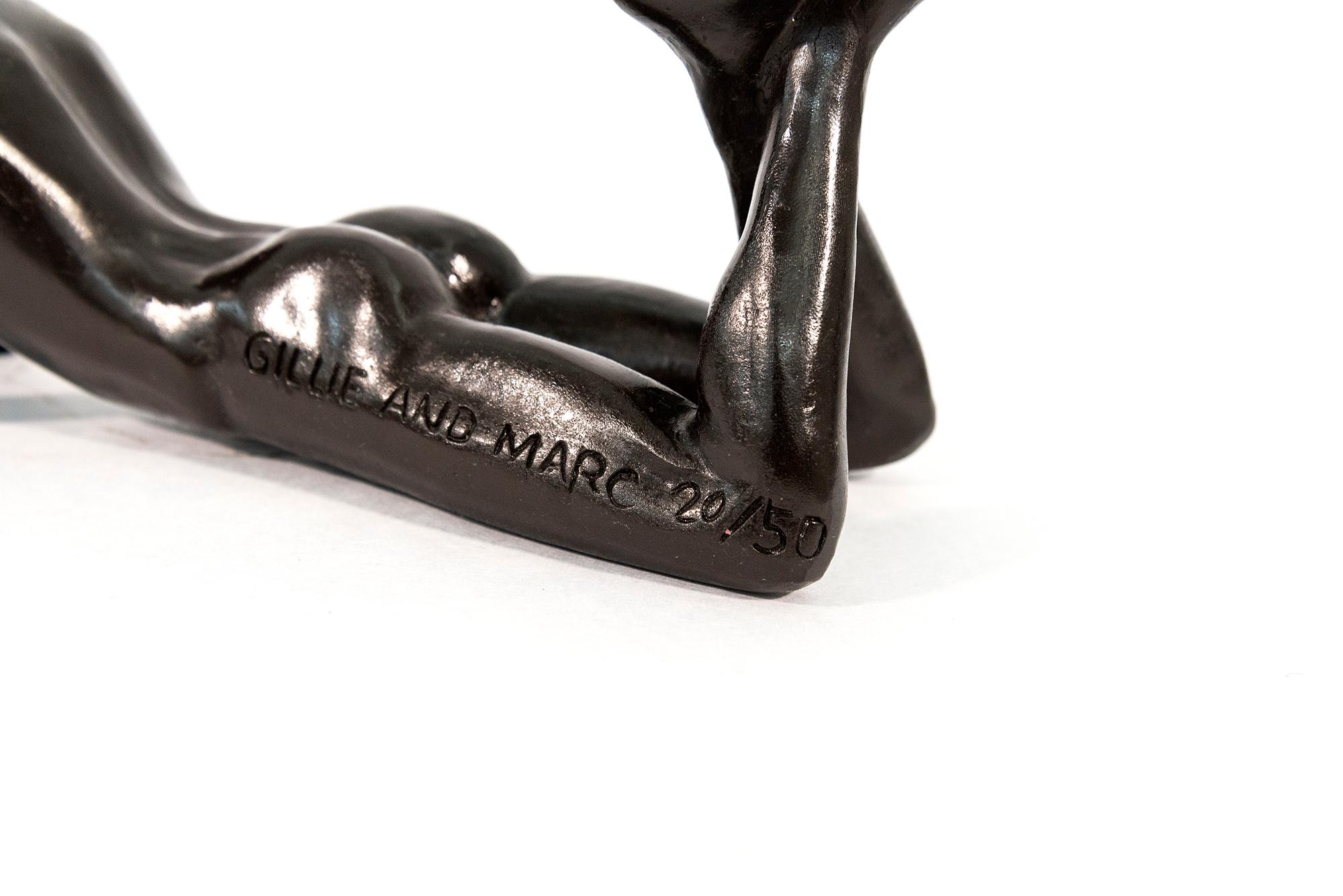 Dogman pensava che un uccello in mano fosse sempre meglio 20/50 - scultura in bronzo in vendita 1