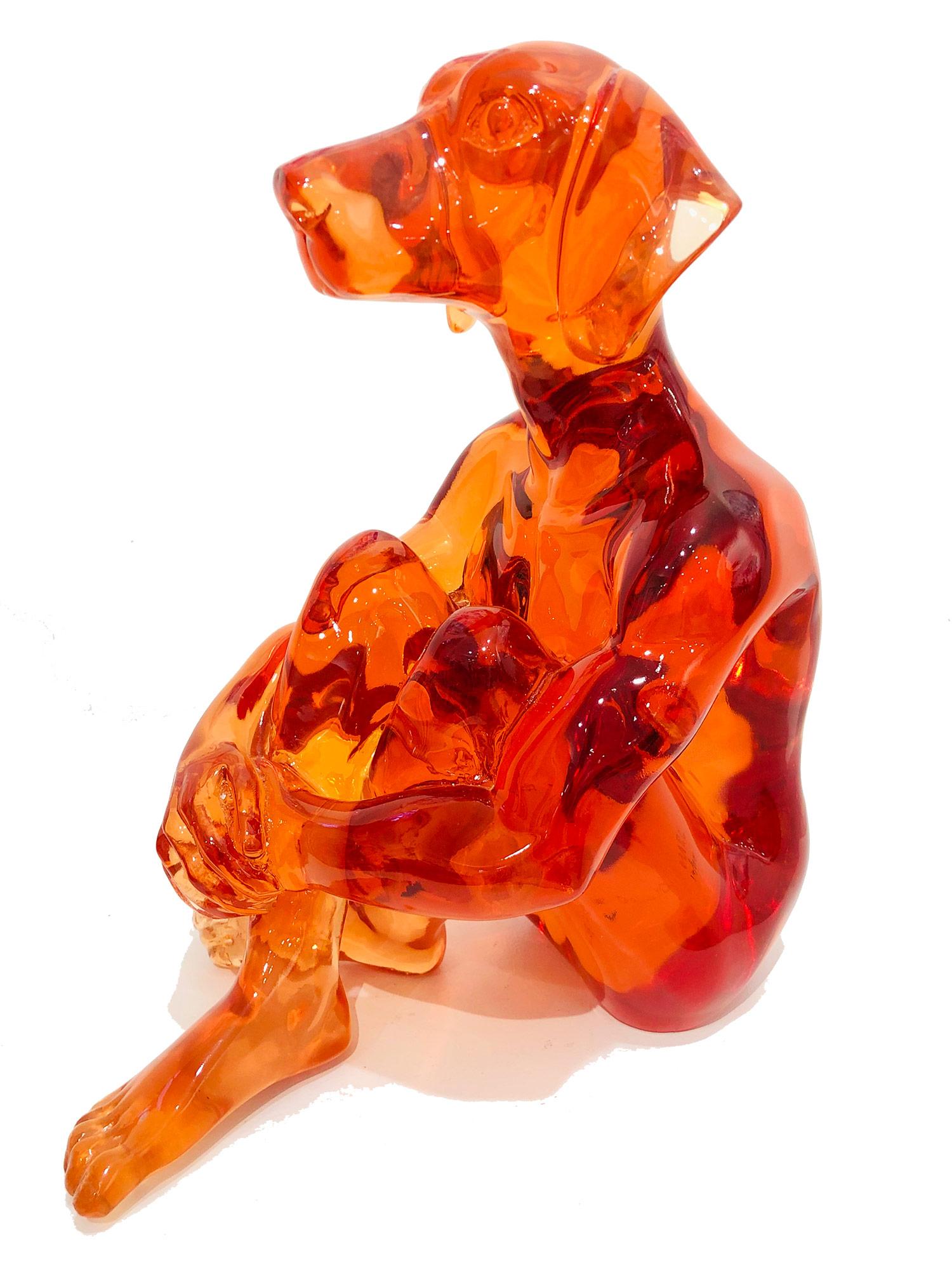 Lolly Dogman (Orange) – Sculpture von Gillie and Marc Schattner