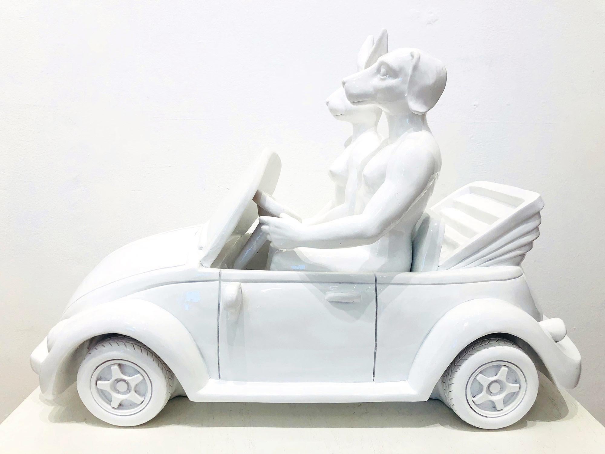 Sie liebten es, mit ihrem Käfer zu fahren, um die sonnigen Küsten Frankreichs (Pop-Art), Sculpture, von Gillie and Marc Schattner