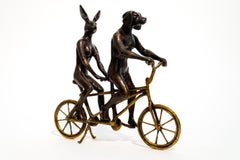 Sie liebten es, gemeinsam in Paris zu fahren 2/100- verspielte, figurative Bronzeskulptur