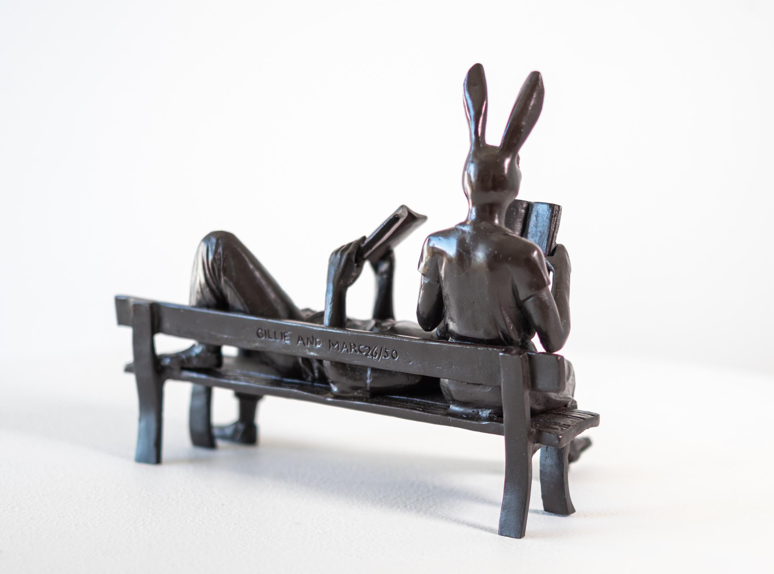 They Only Read Love Letters 26/50 - scultura figurativa in bronzo in vendita 2