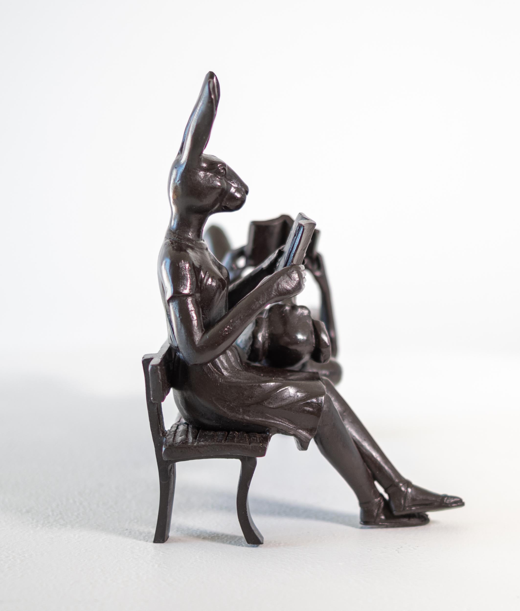 They Only Read Love Letters 26/50 - scultura figurativa in bronzo in vendita 3