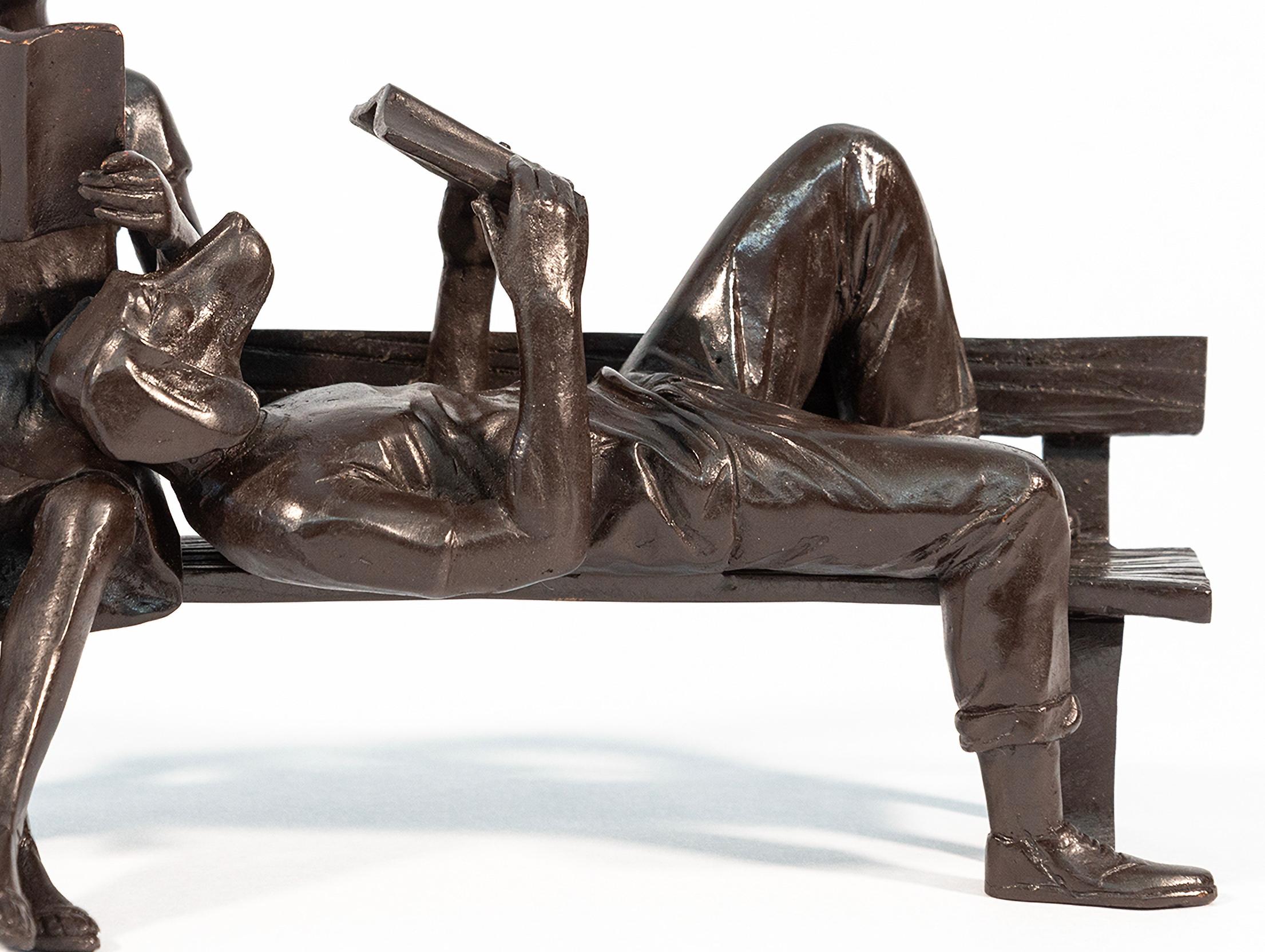 They only read love stories 20/50 - figurative, bronze sculpture 1