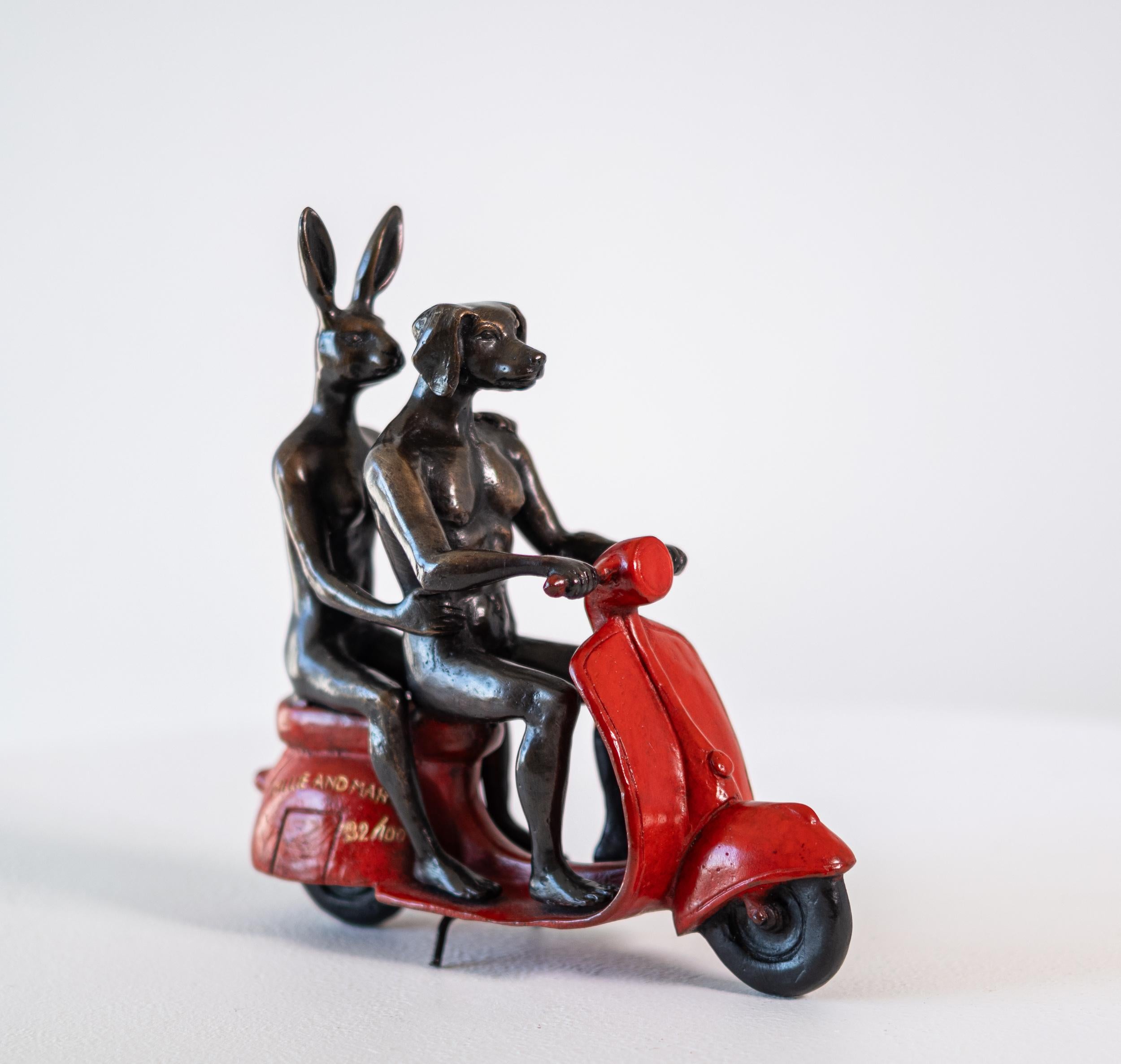 Sie fuhren, um die Tierwelt zu retten (Rot) 32/100 - figurative Skulptur aus Bronze im Angebot 2