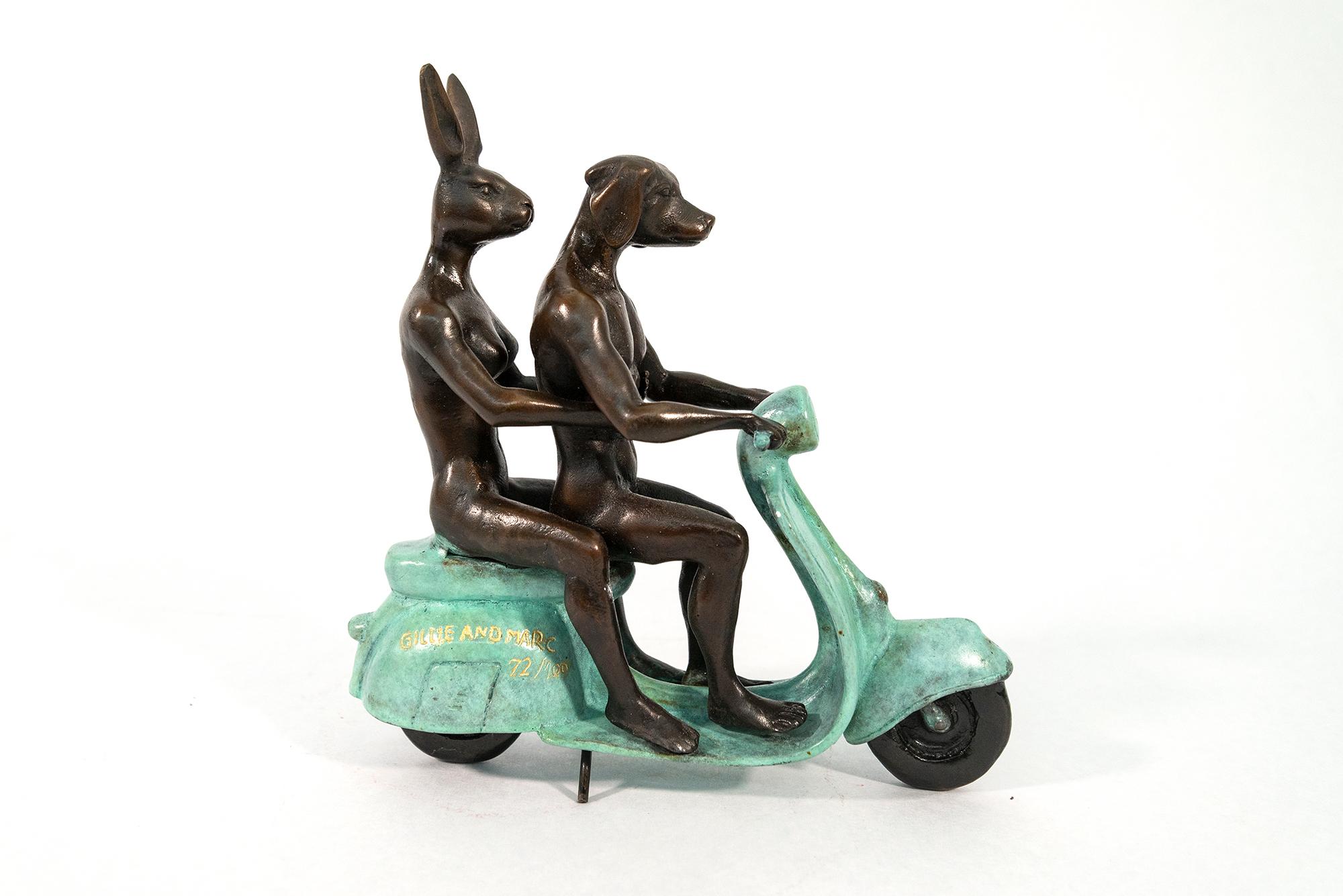 Sie waren echte Vespa-Fahrer in Rom 72/100 - figurative Bronzeskulptur (Zeitgenössisch), Sculpture, von Gillie and Marc Schattner