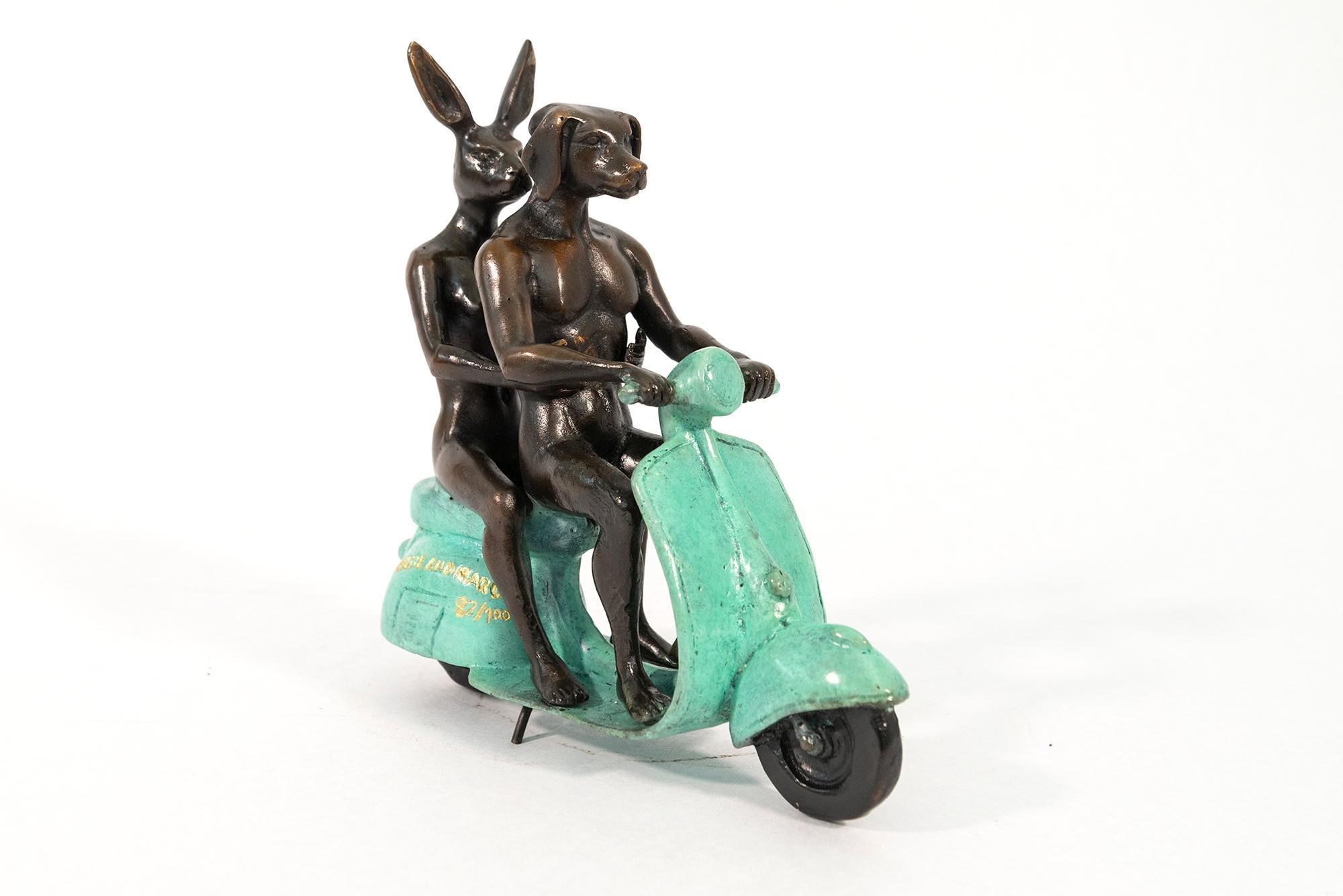 Sie waren echte Vespa-Fahrer in Rom 72/100 - figurative Bronzeskulptur im Angebot 6