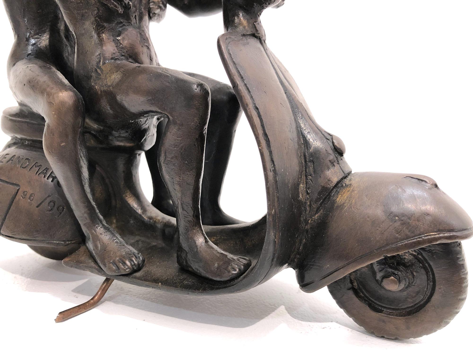 Ils étaient les authentiques cavaliers Vespa à Rome (bronze avec patine bronze foncé) en vente 10
