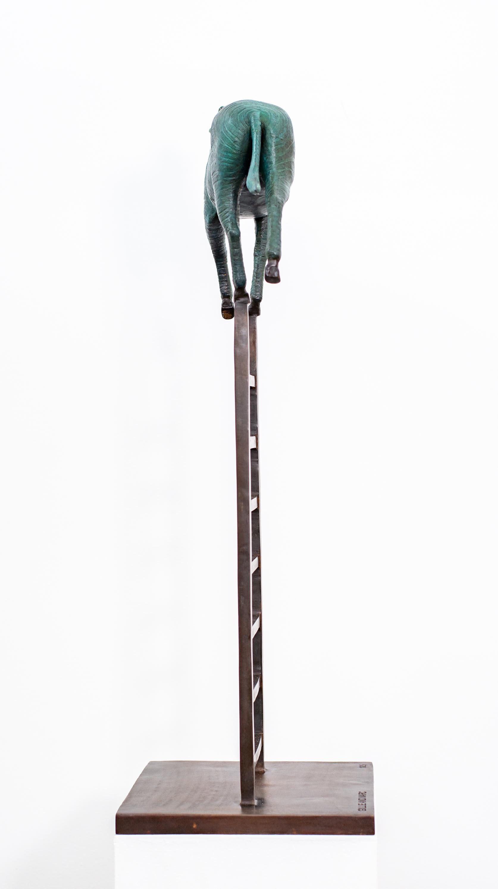 Zebra Reaches New Heights 1/15 - sculpture figurative, ludique, en bronze, plateau de table - Or Figurative Sculpture par Gillie and Marc Schattner