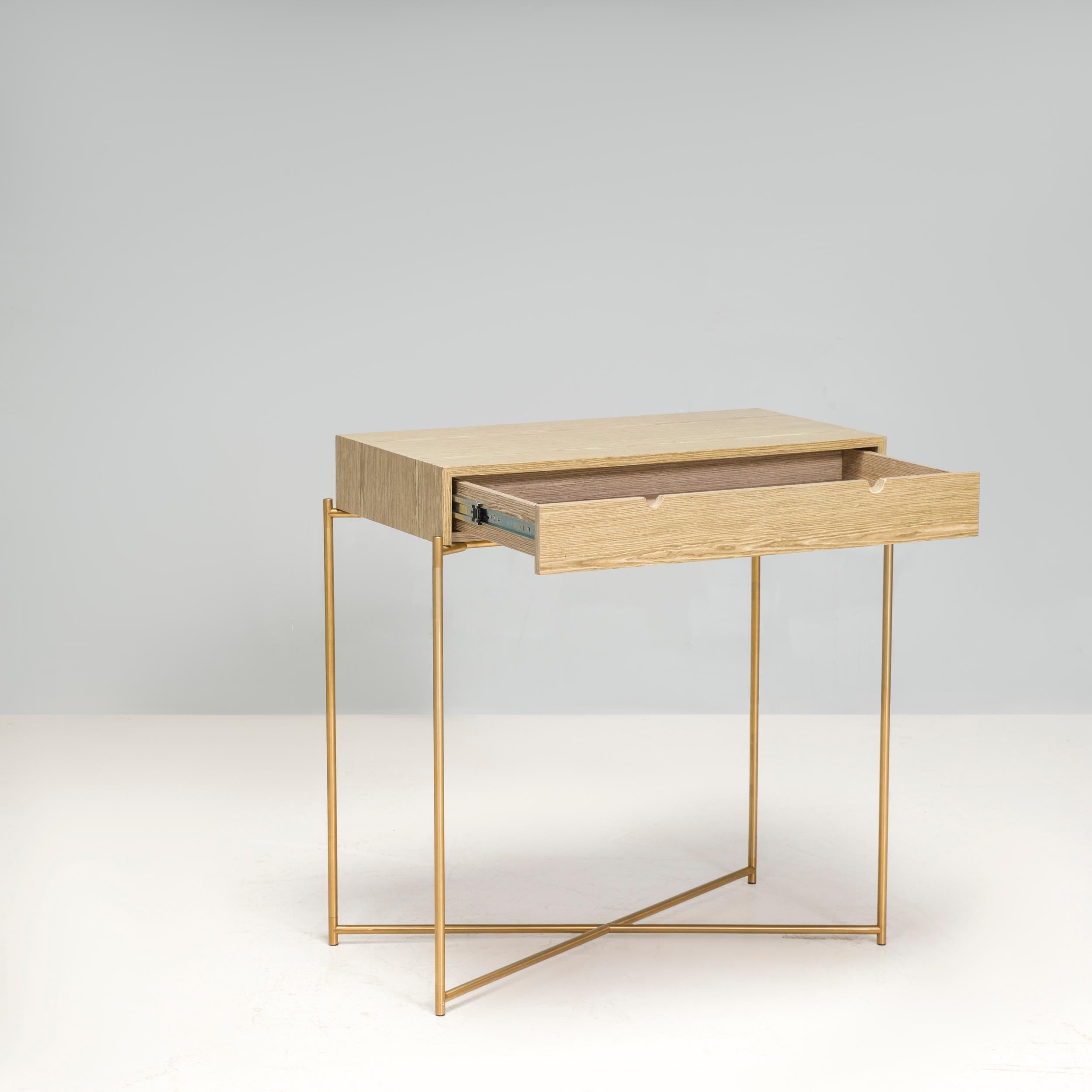 Table console en chêne gris à tiroirs Gillmore Iris Bon état à Basildon, London