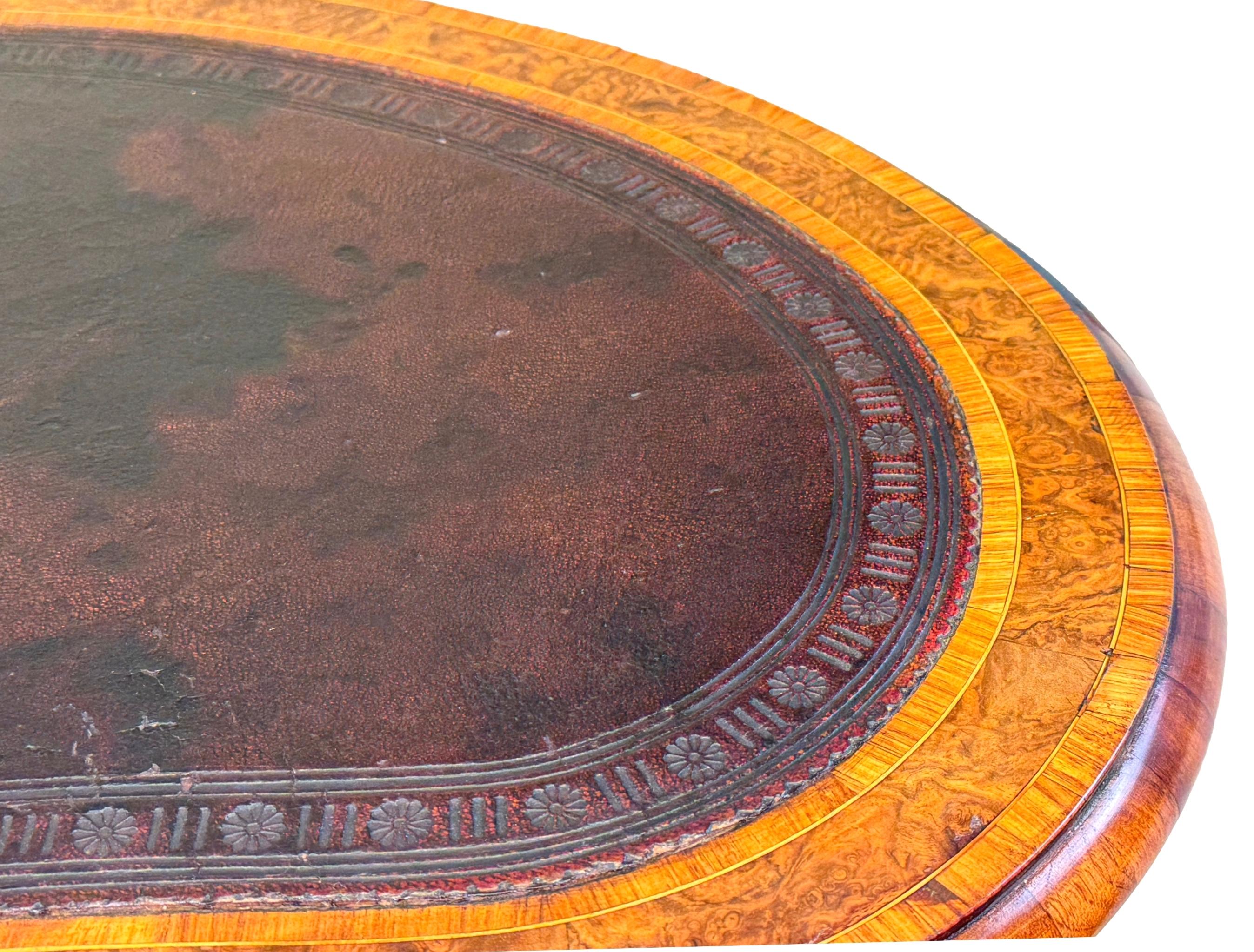 Table à écrire Gillow en noyer du 19e siècle en vente 2